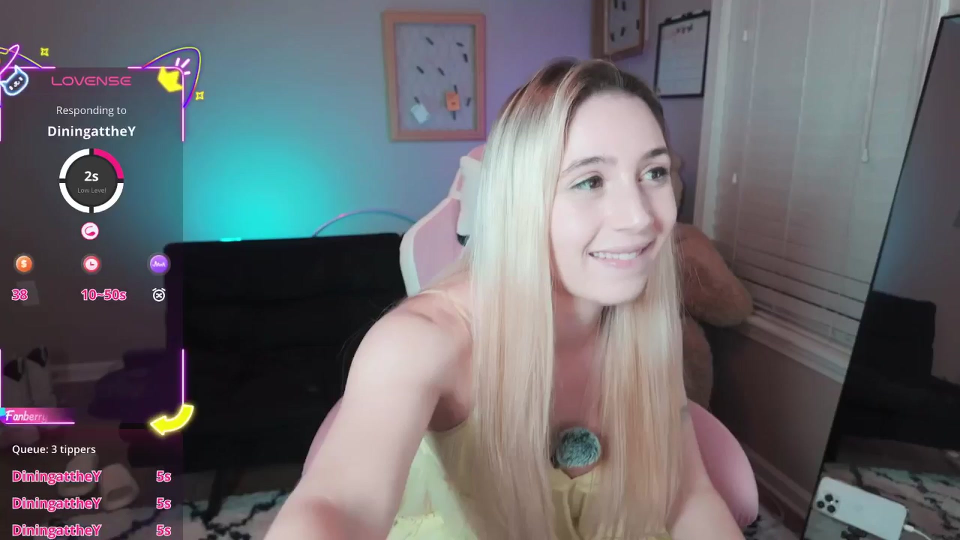 Gallery image thumbnail from piperisyourho's myfreecams stream on, 05/04/2025, 02:53 image 9 of 20