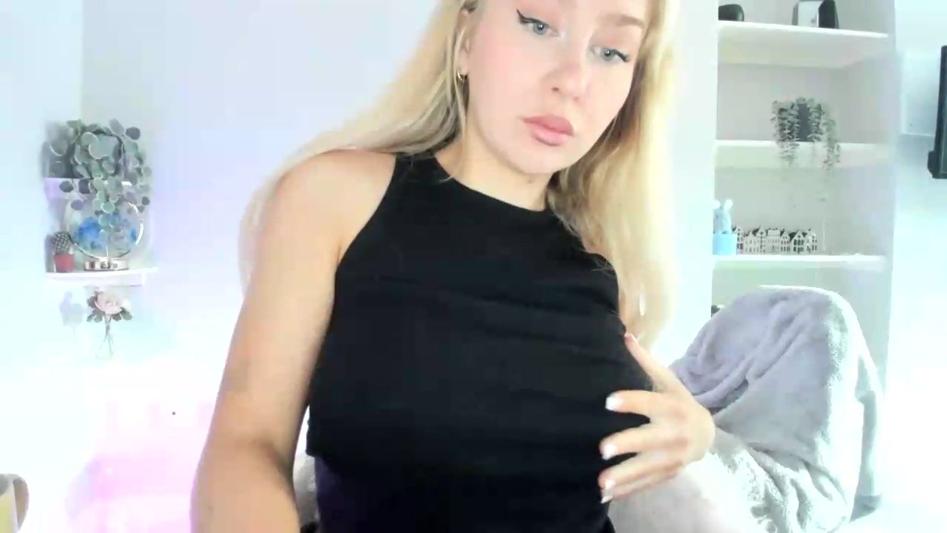 Gallery image thumbnail from pixelatedgirl's myfreecams stream on, 06/12/2026, 08:36 image 3 of 20