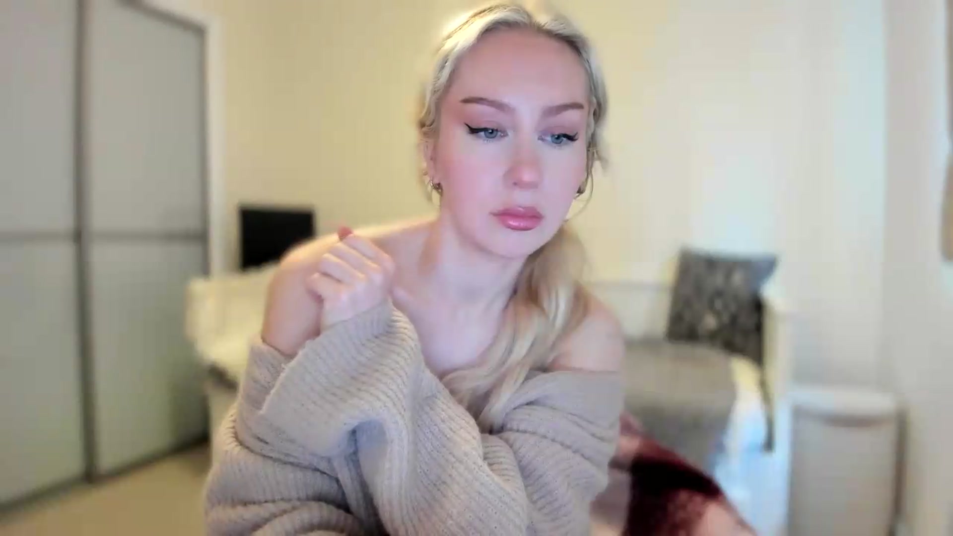 Gallery image thumbnail from pixelatedgirl's myfreecams stream on, 06/18/2026, 18:11 image 16 of 20