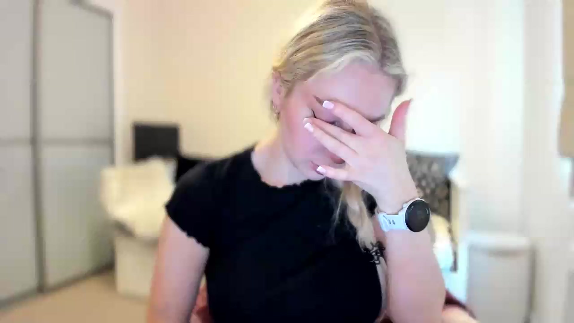 Gallery image thumbnail from pixelatedgirl's myfreecams stream on, 06/18/2026, 18:11 image 1 of 20