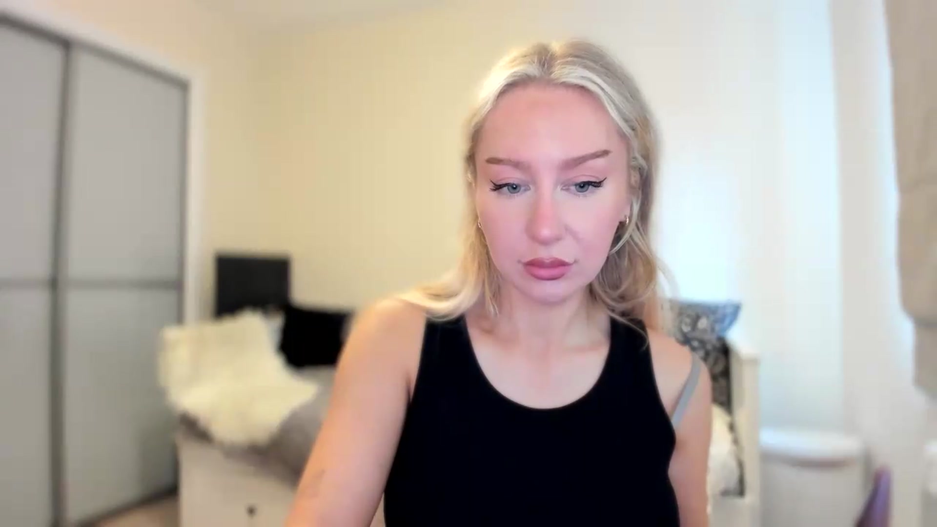 Gallery image thumbnail from pixelatedgirl's myfreecams stream on, 06/19/2026, 13:58 image 15 of 20