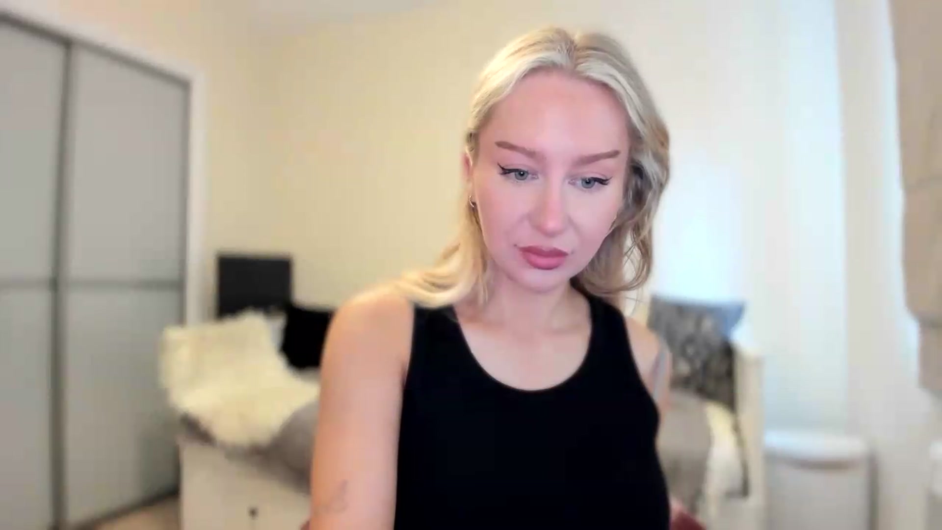 Gallery image thumbnail from pixelatedgirl's myfreecams stream on, 06/19/2026, 13:58 image 13 of 20