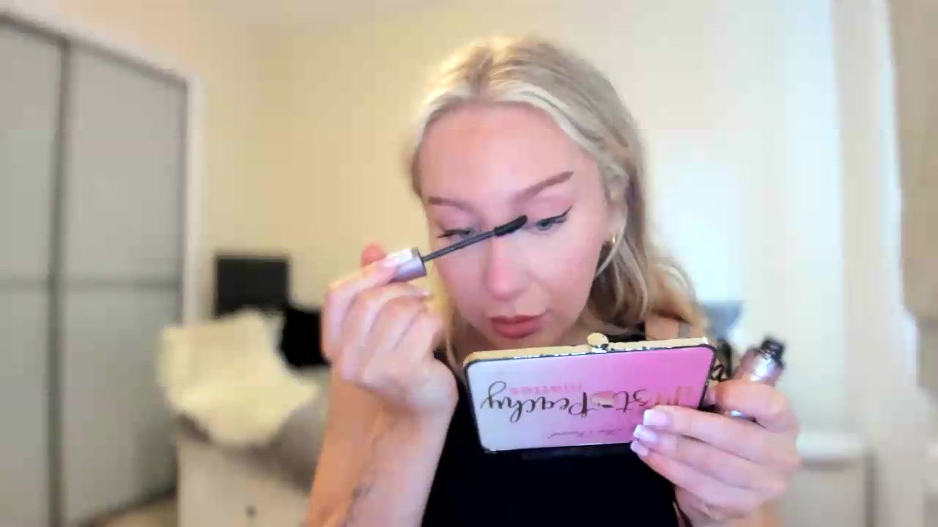Gallery image thumbnail from pixelatedgirl's myfreecams stream on, 06/19/2026, 13:58 image 14 of 20