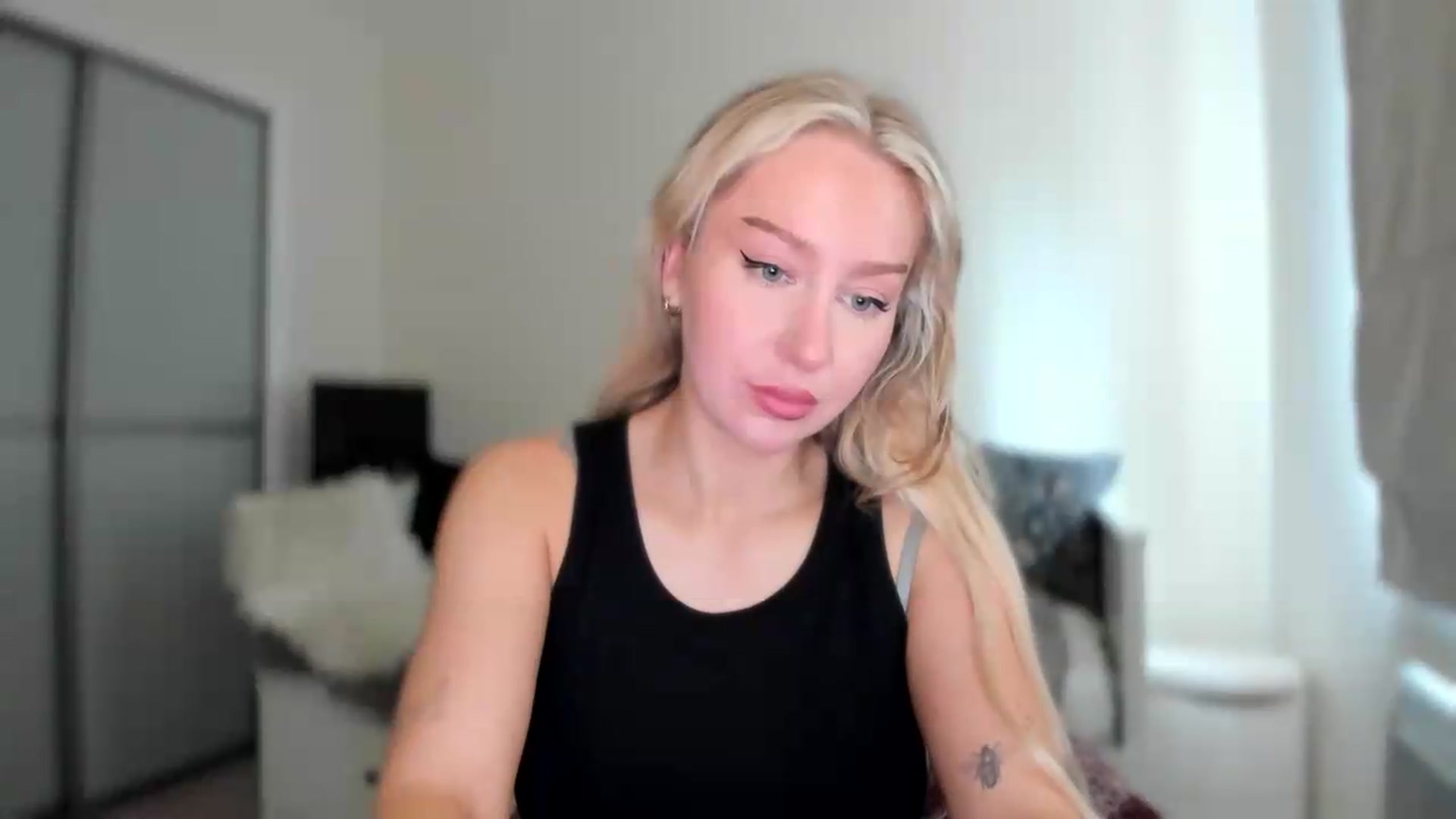 Gallery image thumbnail from pixelatedgirl's myfreecams stream on, 06/19/2026, 13:58 image 11 of 20