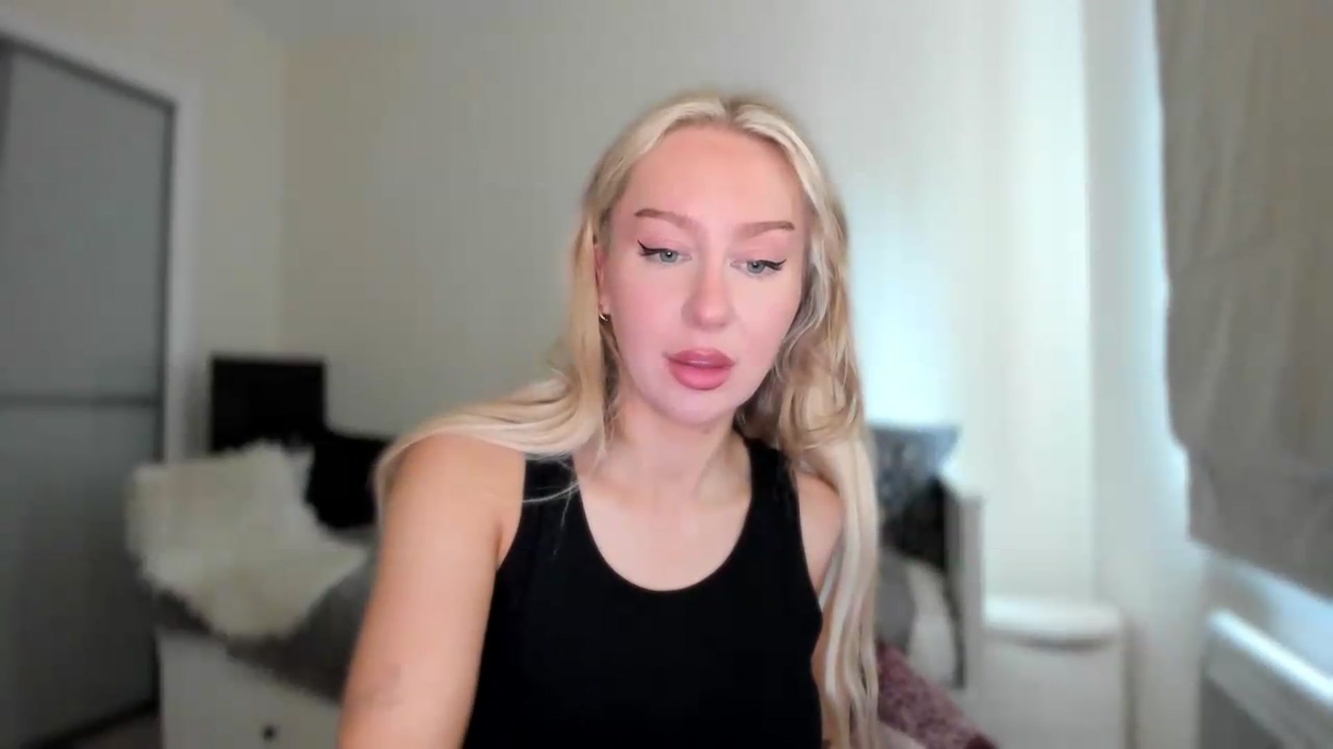 Gallery image thumbnail from pixelatedgirl's myfreecams stream on, 06/19/2026, 13:58 image 12 of 20