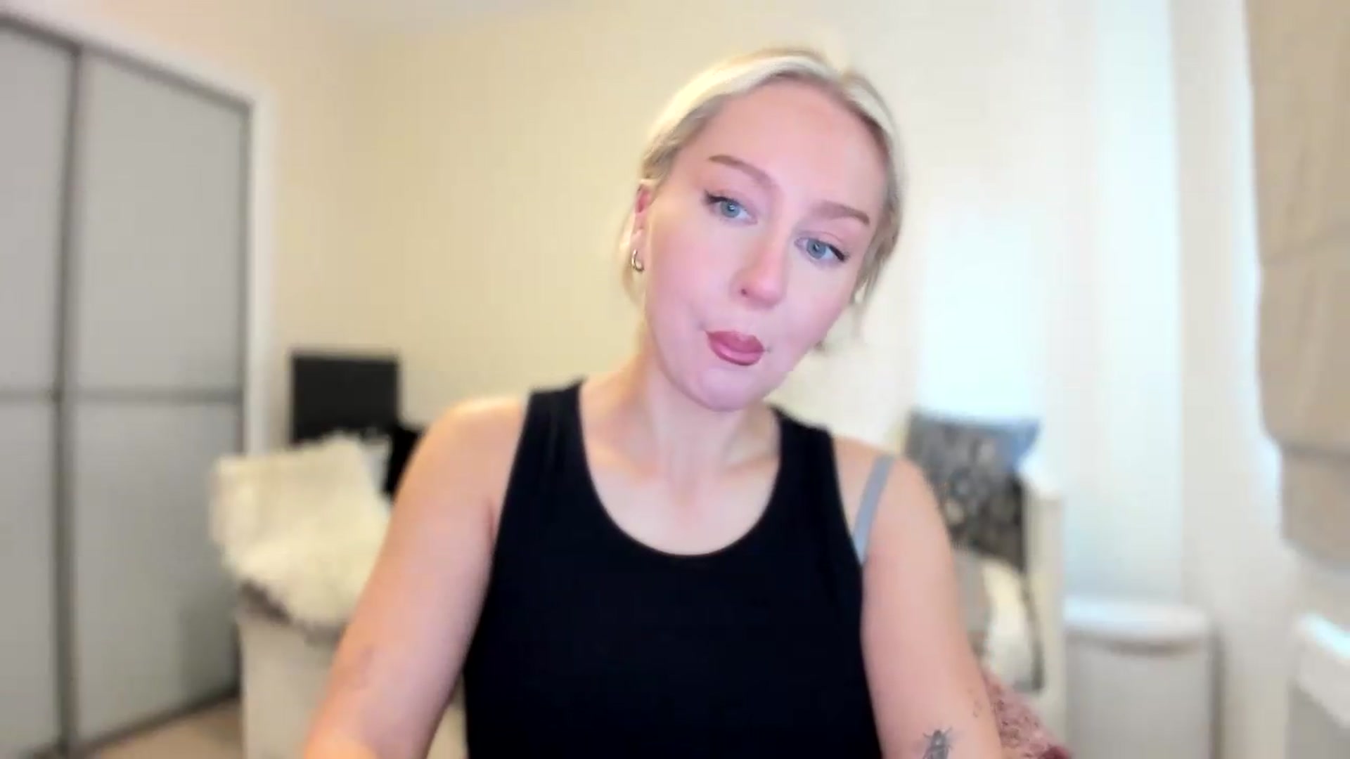 Gallery image thumbnail from pixelatedgirl's myfreecams stream on, 06/19/2026, 13:58 image 5 of 20