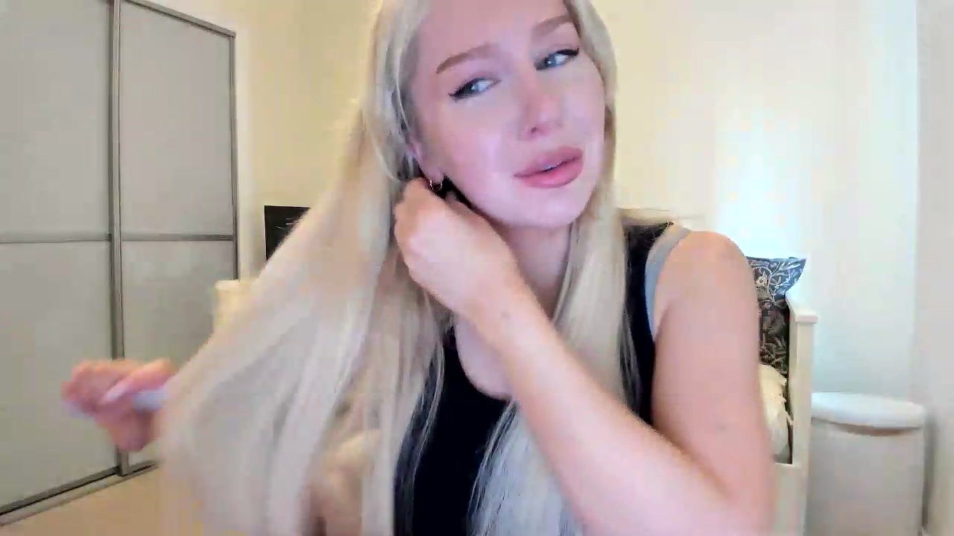 Gallery image thumbnail from pixelatedgirl's myfreecams stream on, 06/19/2026, 14:56 image 8 of 20