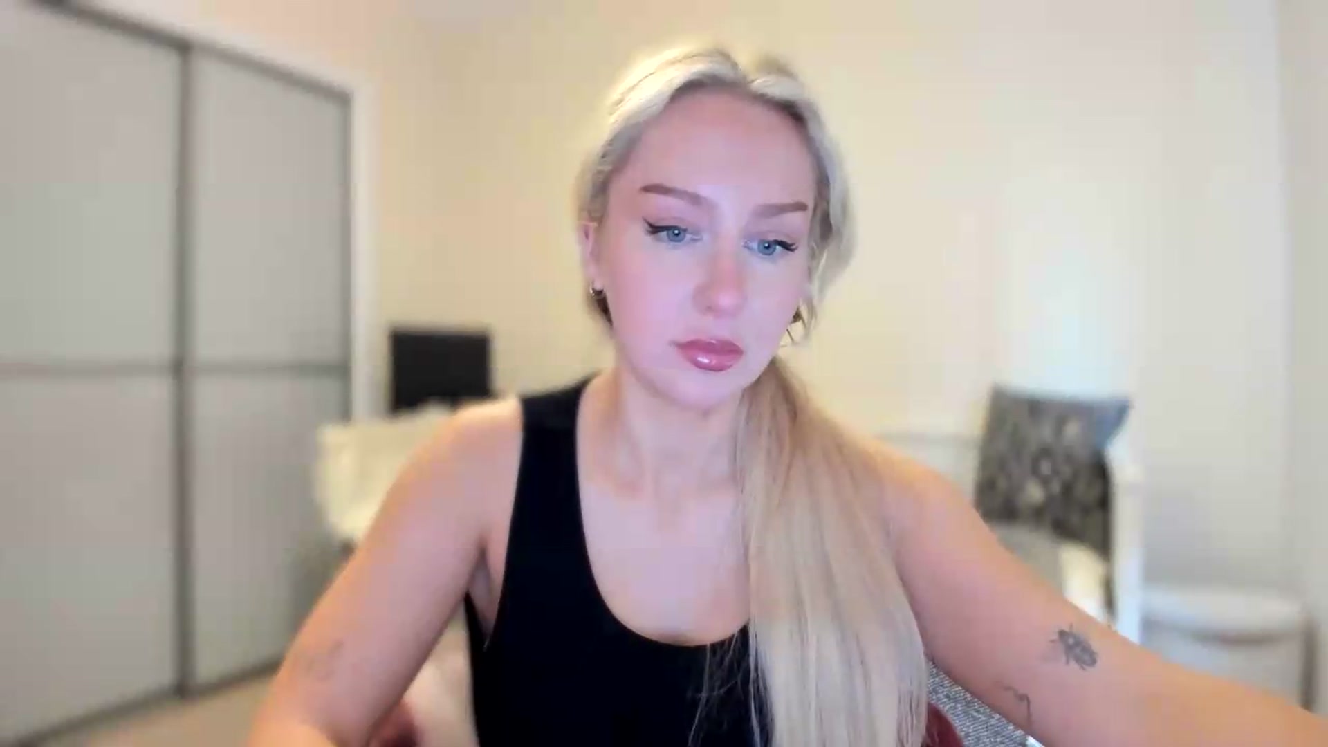 Gallery image thumbnail from pixelatedgirl's myfreecams stream on, 06/19/2026, 17:20 image 3 of 20