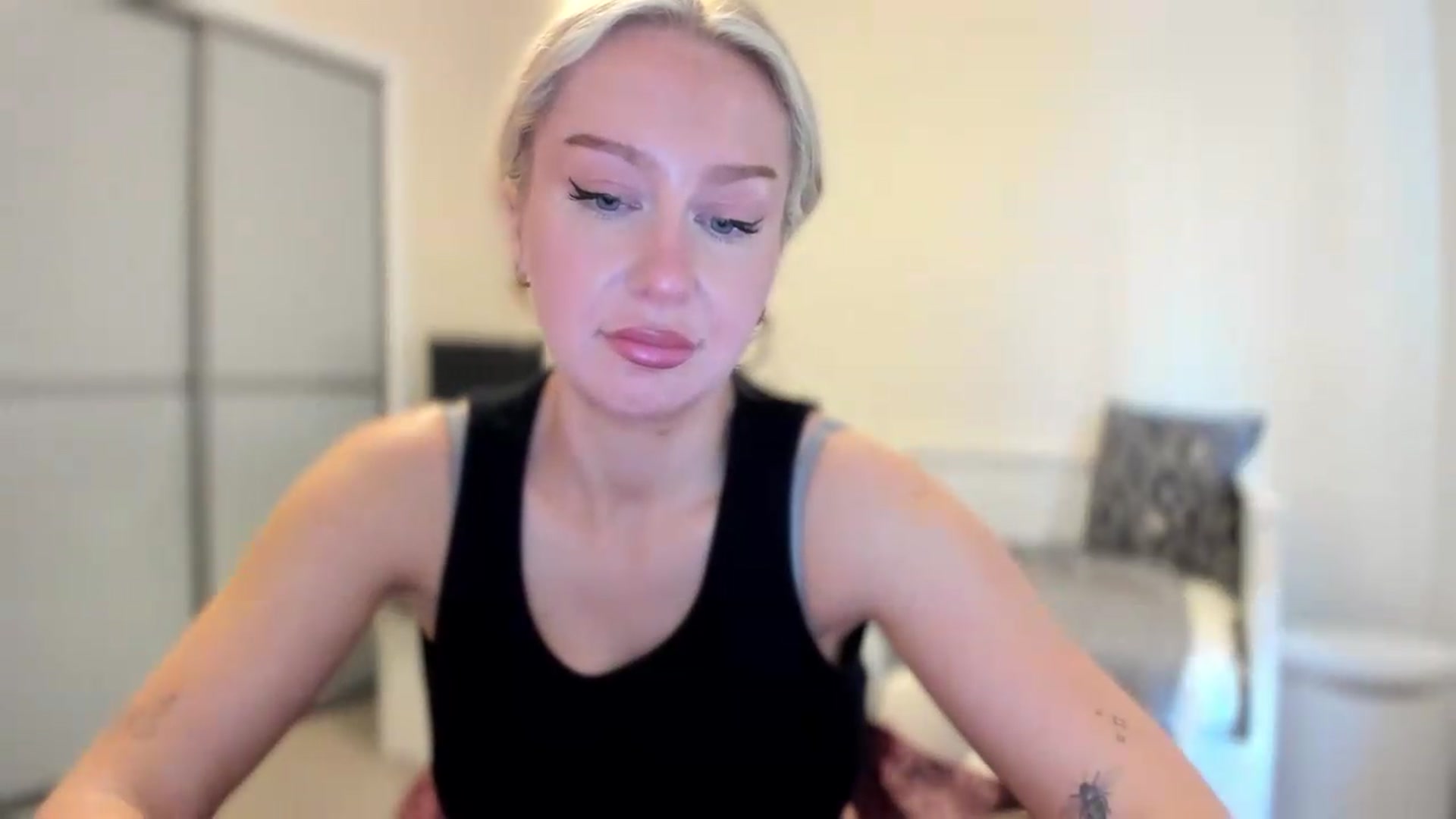 Gallery image thumbnail from pixelatedgirl's myfreecams stream on, 06/19/2026, 19:27 image 2 of 20