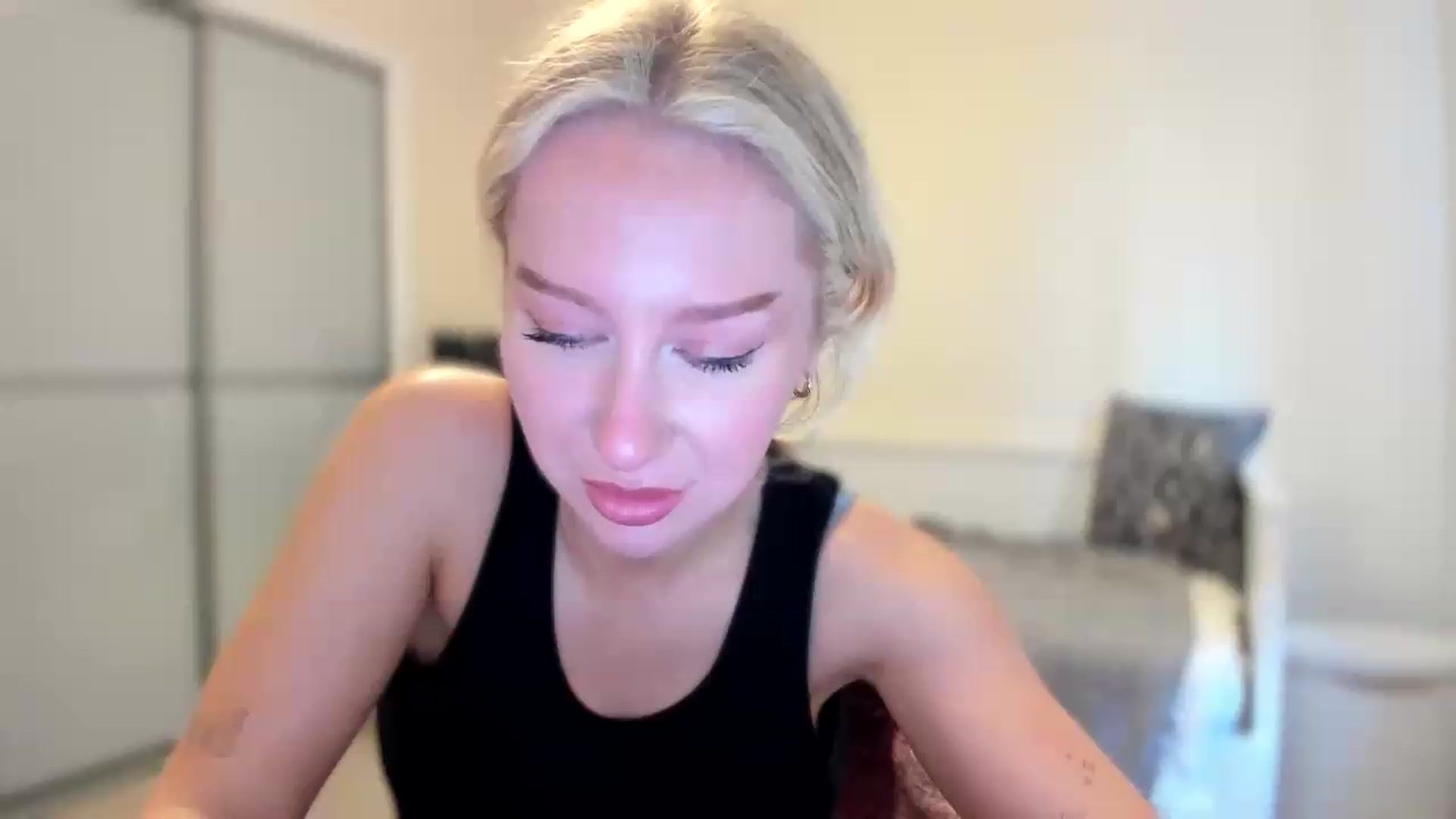 Gallery image thumbnail from pixelatedgirl's myfreecams stream on, 06/19/2026, 19:27 image 1 of 20