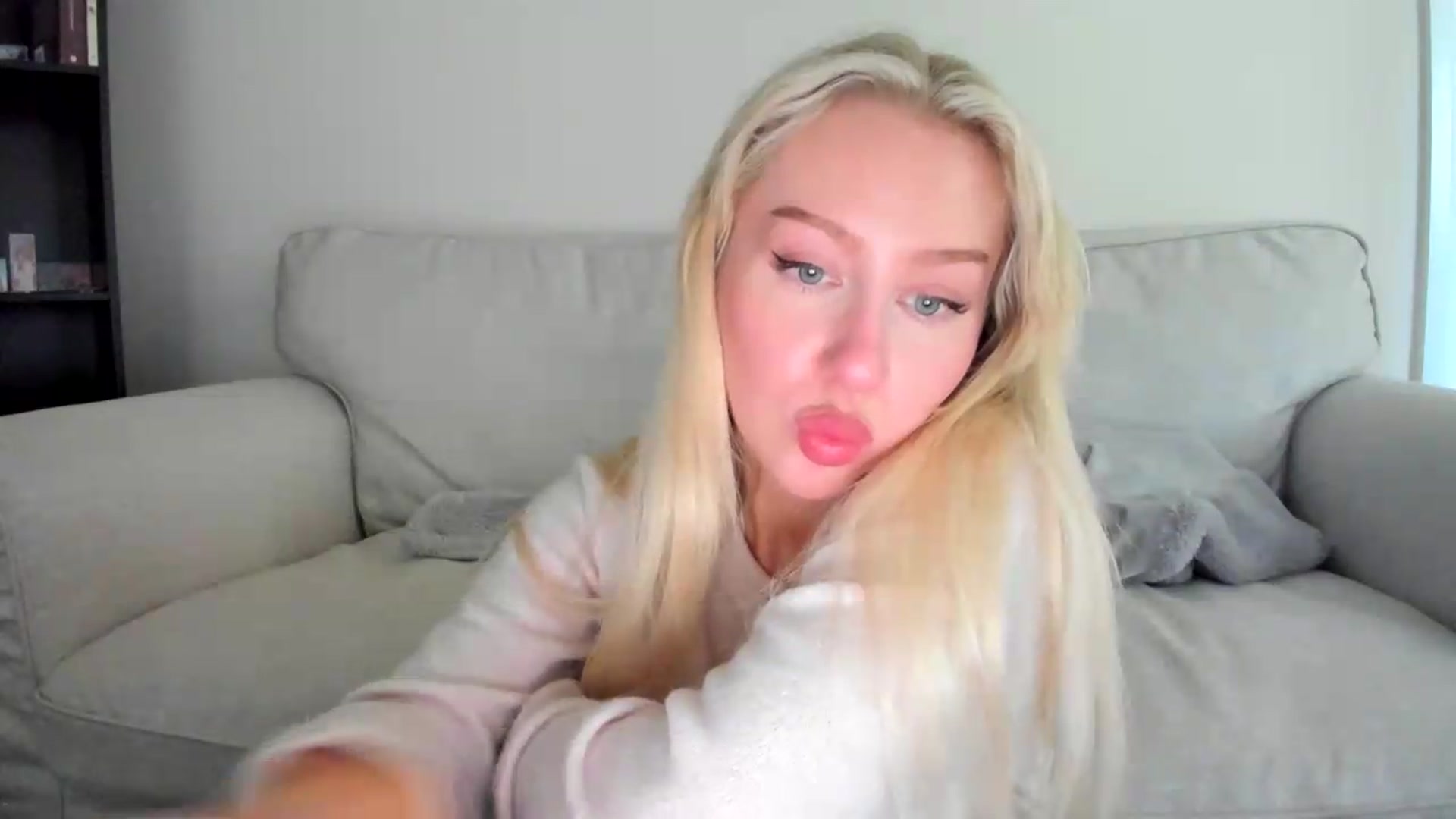 Gallery image thumbnail from pixelatedgirl's myfreecams stream on, 06/20/2026, 14:32 image 10 of 20