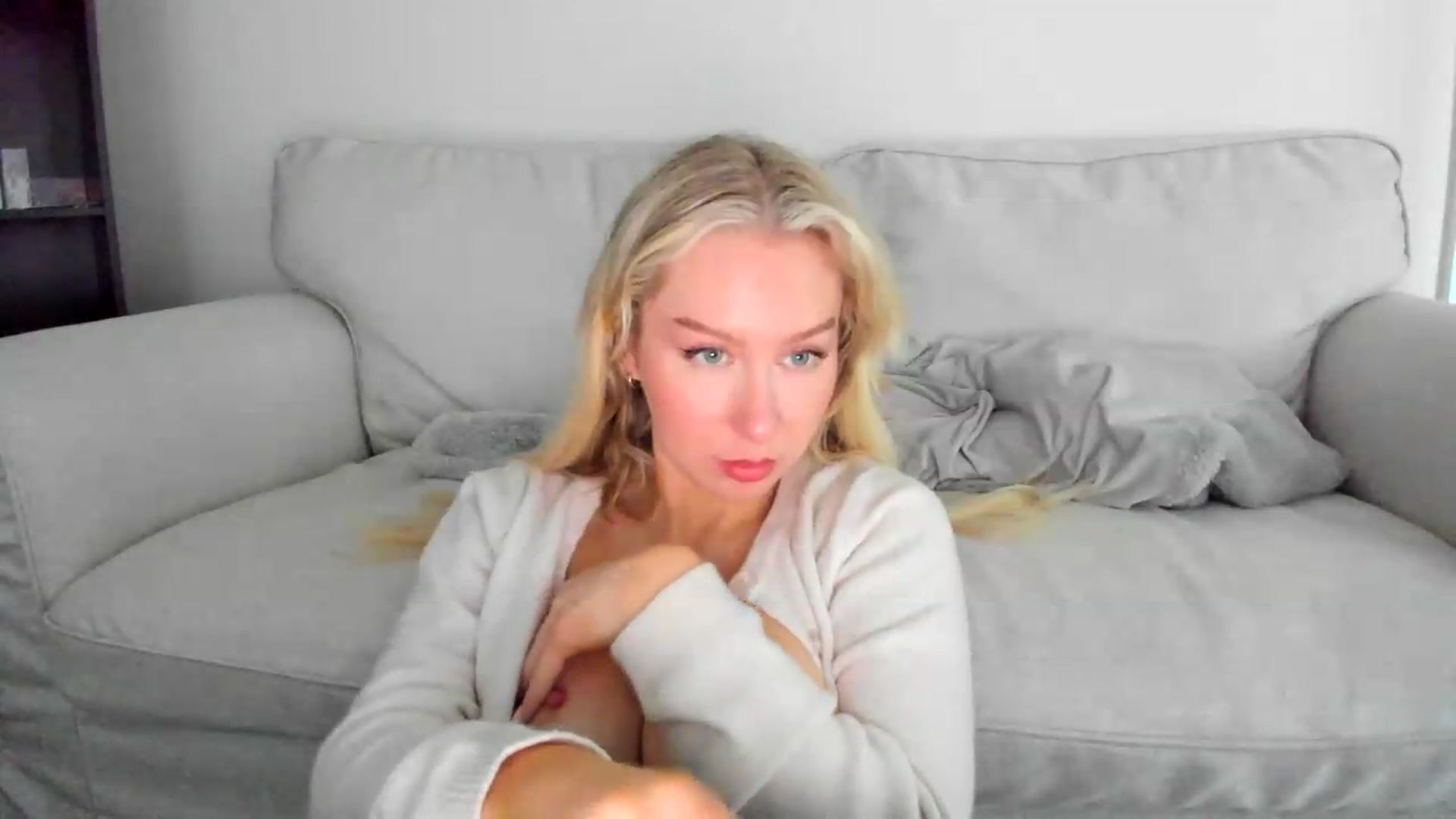 Gallery image thumbnail from pixelatedgirl's myfreecams stream on, 06/20/2026, 14:32 image 12 of 20