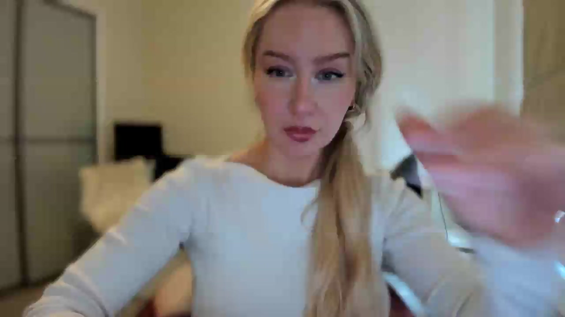 Gallery image thumbnail from pixelatedgirl's myfreecams stream on, 06/20/2026, 17:28 image 7 of 20