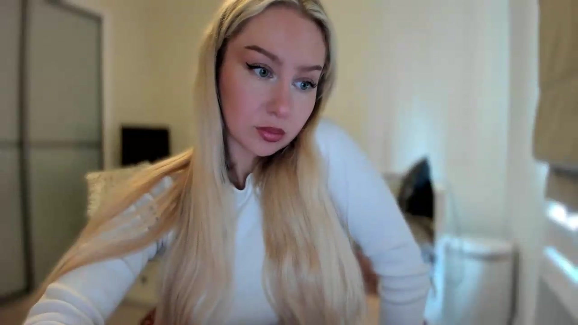 Gallery image thumbnail from pixelatedgirl's myfreecams stream on, 06/20/2026, 17:28 image 10 of 20