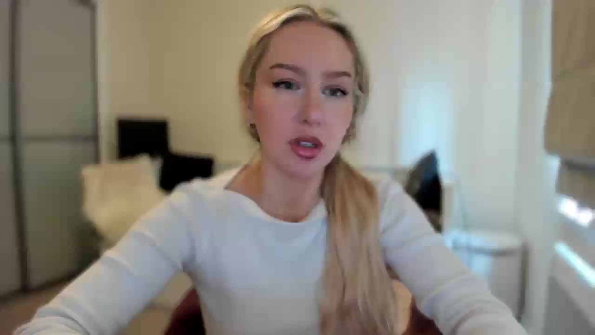 Gallery image thumbnail from pixelatedgirl's myfreecams stream on, 06/20/2026, 17:28 image 1 of 20