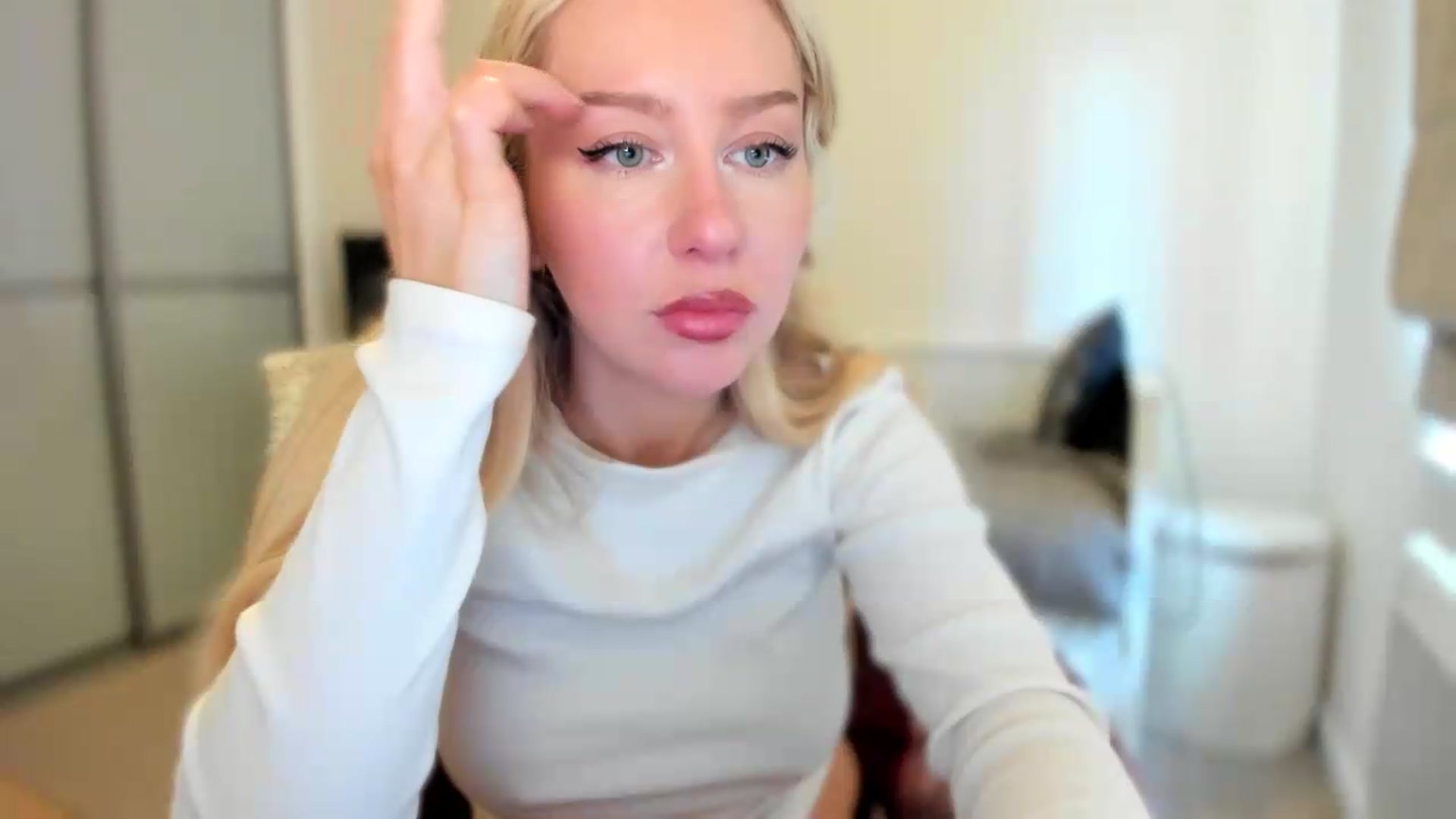 Gallery image thumbnail from pixelatedgirl's myfreecams stream on, 06/20/2026, 17:47 image 18 of 20