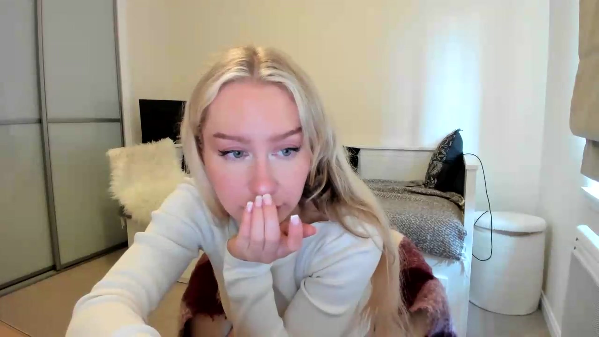 Gallery image thumbnail from pixelatedgirl's myfreecams stream on, 06/20/2026, 17:47 image 3 of 20