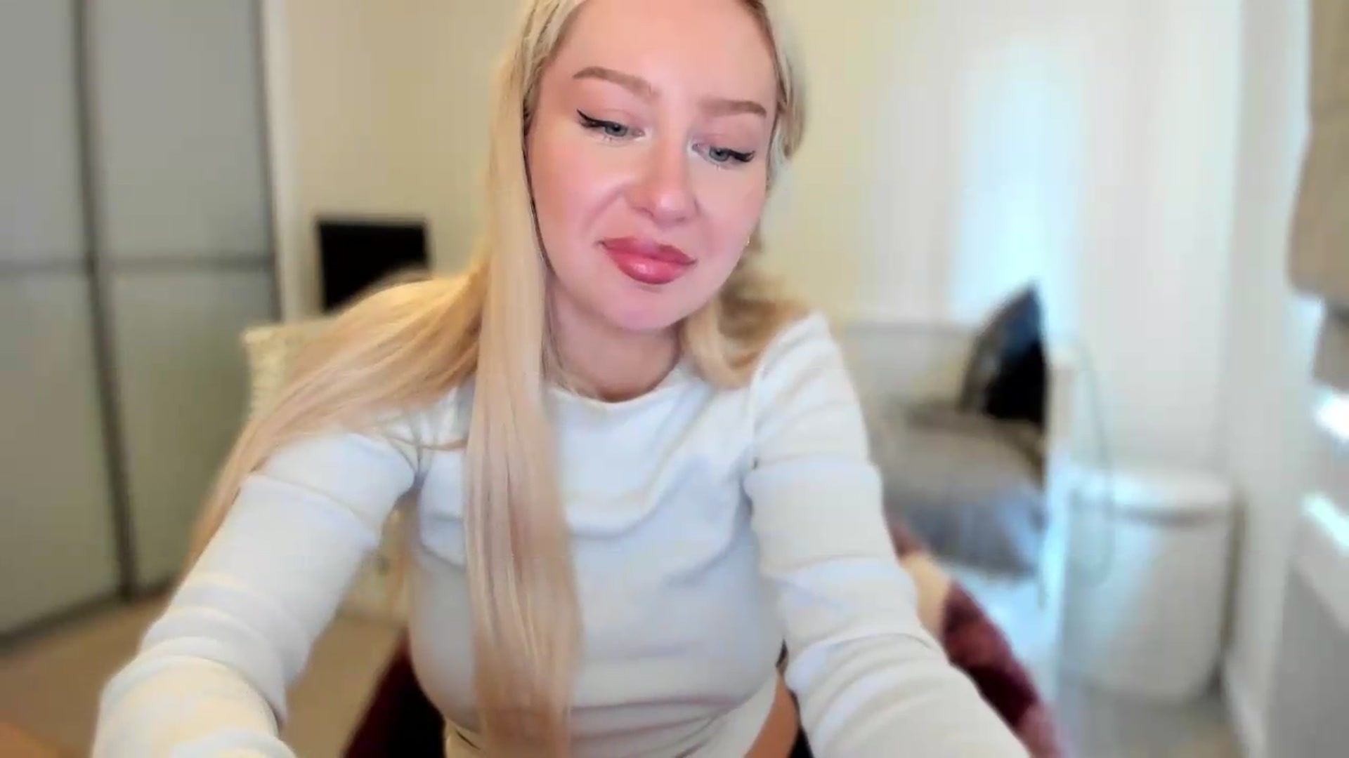 Gallery image thumbnail from pixelatedgirl's myfreecams stream on, 06/20/2026, 17:47 image 14 of 20