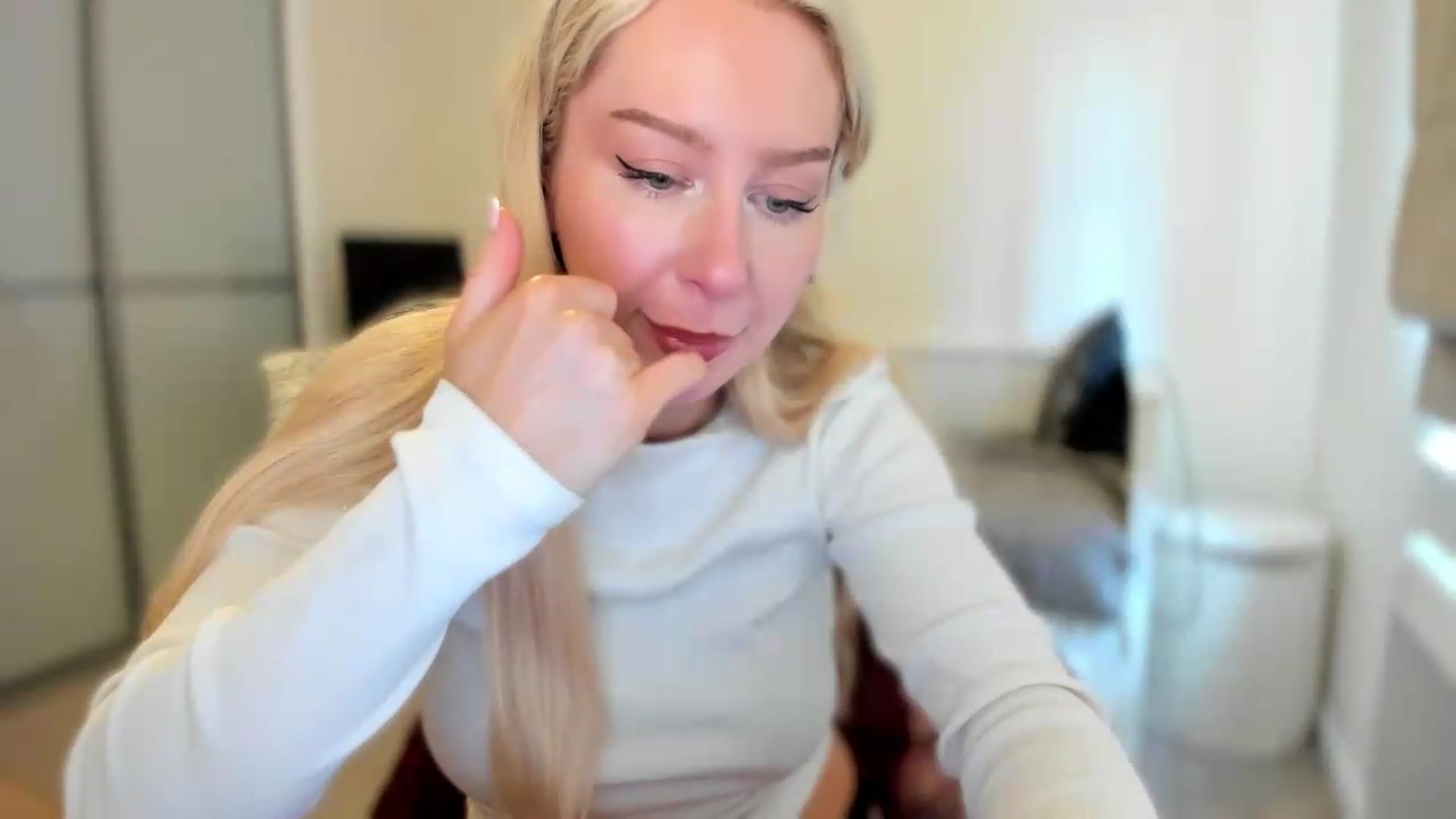 Gallery image thumbnail from pixelatedgirl's myfreecams stream on, 06/20/2026, 17:47 image 15 of 20