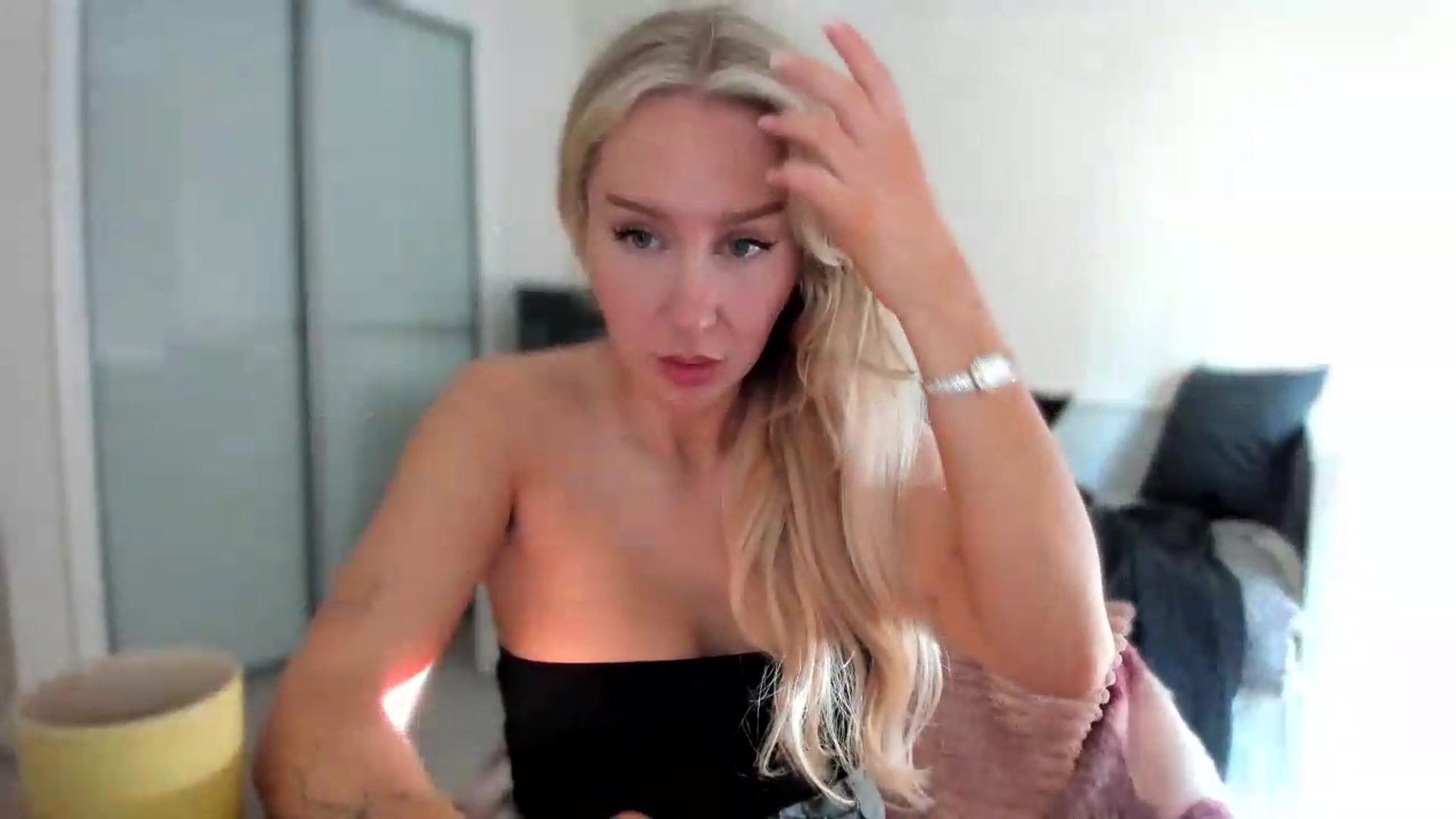 Gallery image thumbnail from pixelatedgirl's myfreecams stream on, 06/21/2026, 15:40 image 14 of 20