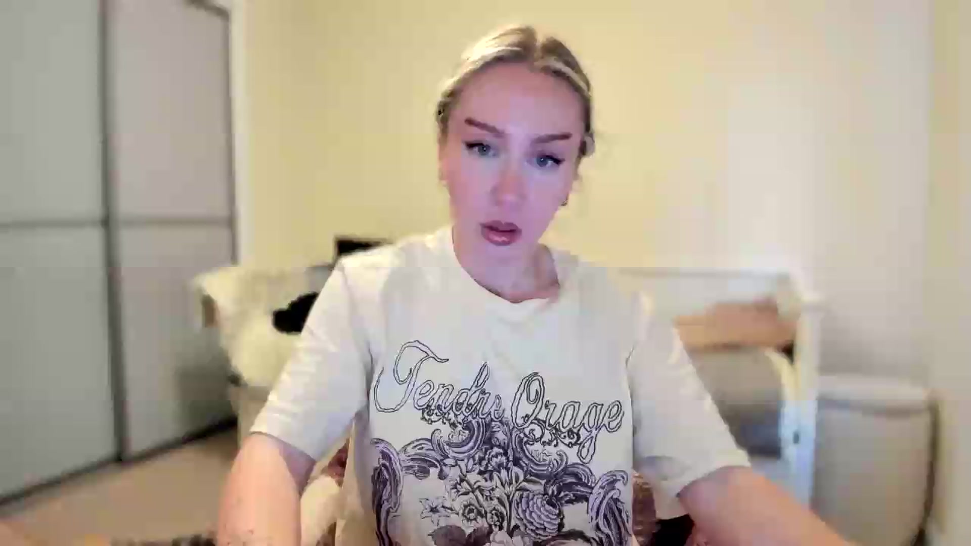 Gallery image thumbnail from pixelatedgirl's myfreecams stream on, 07/15/2026, 20:29 image 11 of 20