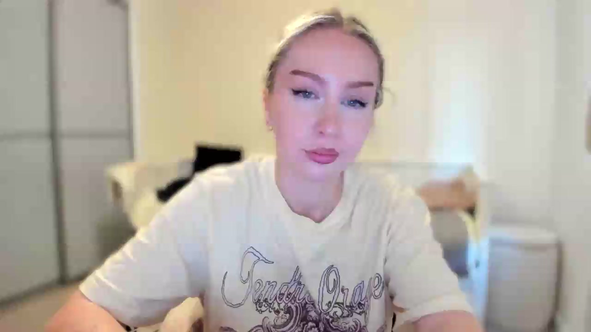 Gallery image thumbnail from pixelatedgirl's myfreecams stream on, 07/15/2026, 20:29 image 1 of 20