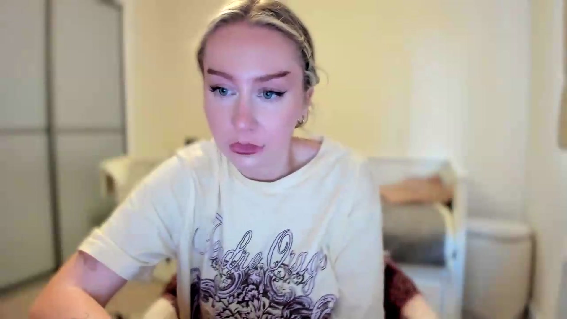 Gallery image thumbnail from pixelatedgirl's myfreecams stream on, 07/15/2026, 20:29 image 7 of 20