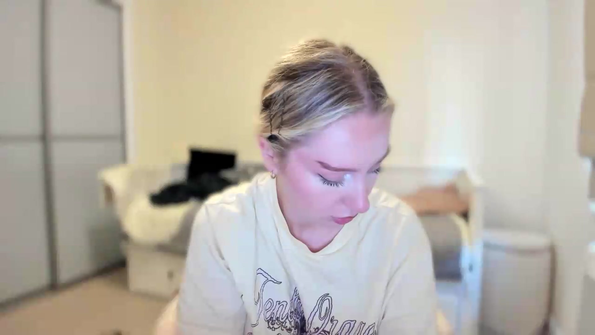 Gallery image thumbnail from pixelatedgirl's myfreecams stream on, 07/15/2026, 20:29 image 5 of 20