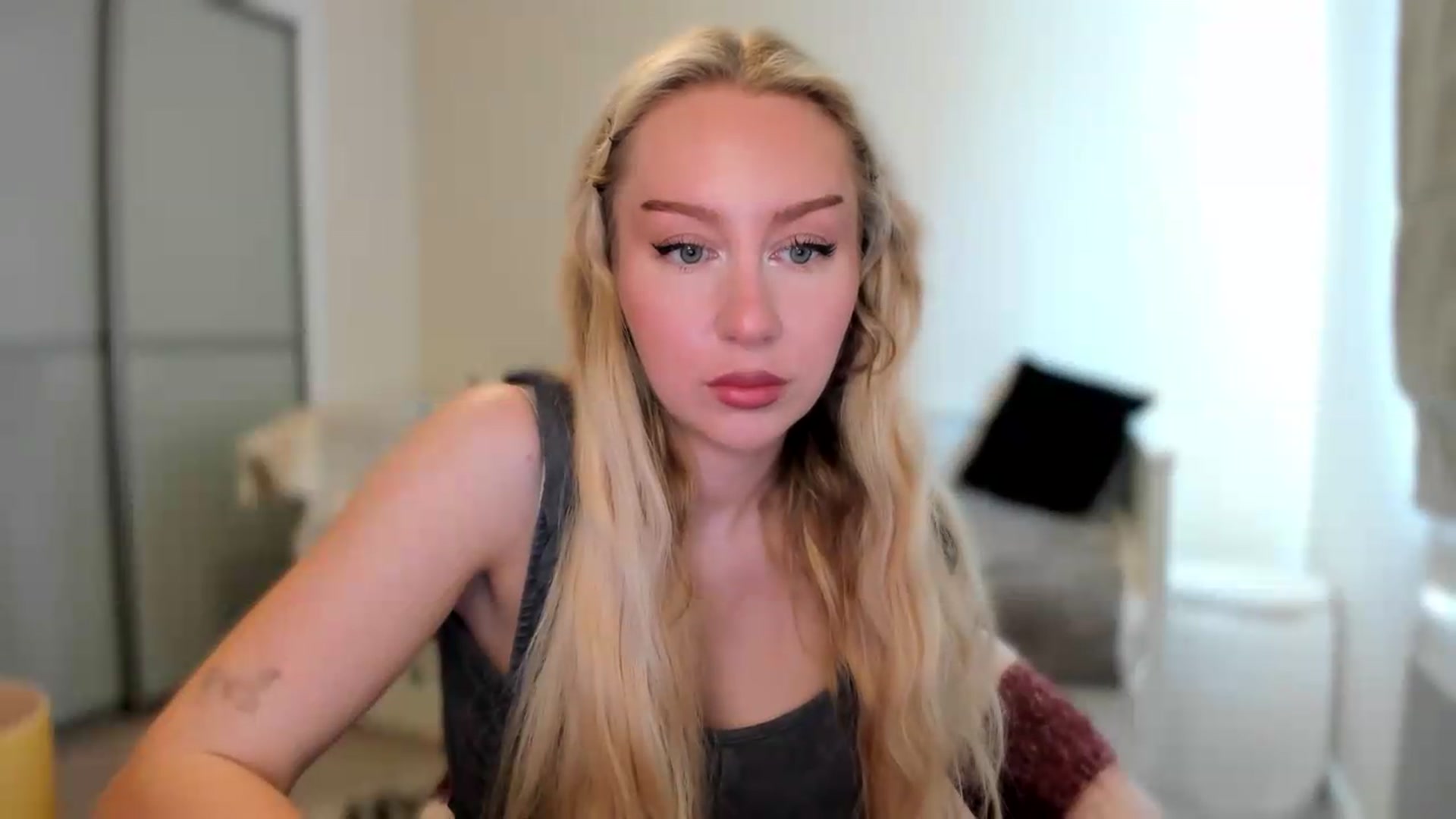 Gallery image thumbnail from pixelatedgirl's myfreecams stream on, 07/16/2026, 12:50 image 9 of 20