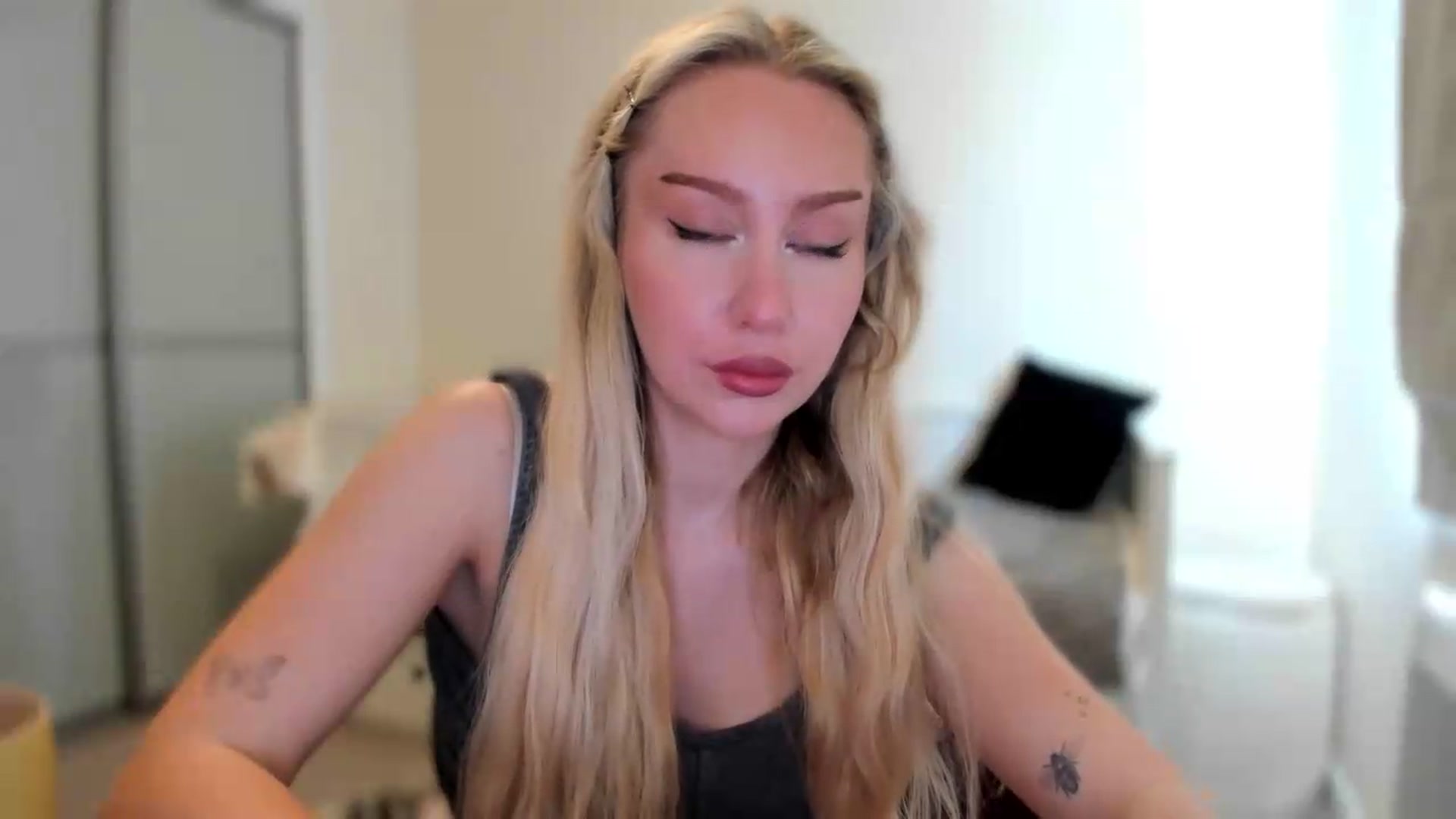 Gallery image thumbnail from pixelatedgirl's myfreecams stream on, 07/16/2026, 12:50 image 10 of 20