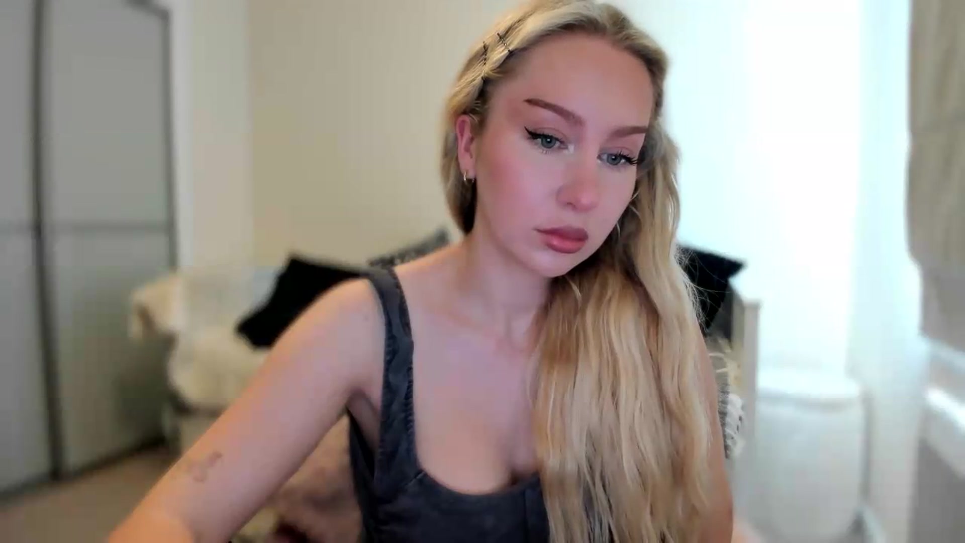 Gallery image thumbnail from pixelatedgirl's myfreecams stream on, 07/16/2026, 12:50 image 15 of 20