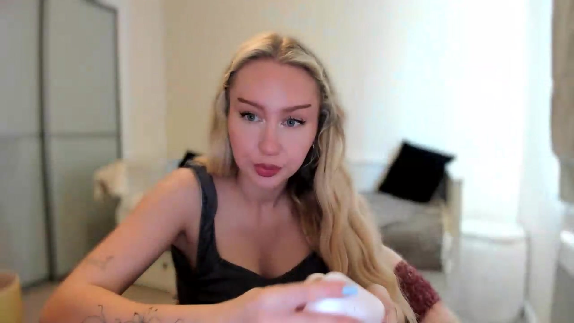 Gallery image thumbnail from pixelatedgirl's myfreecams stream on, 07/16/2026, 12:50 image 12 of 20