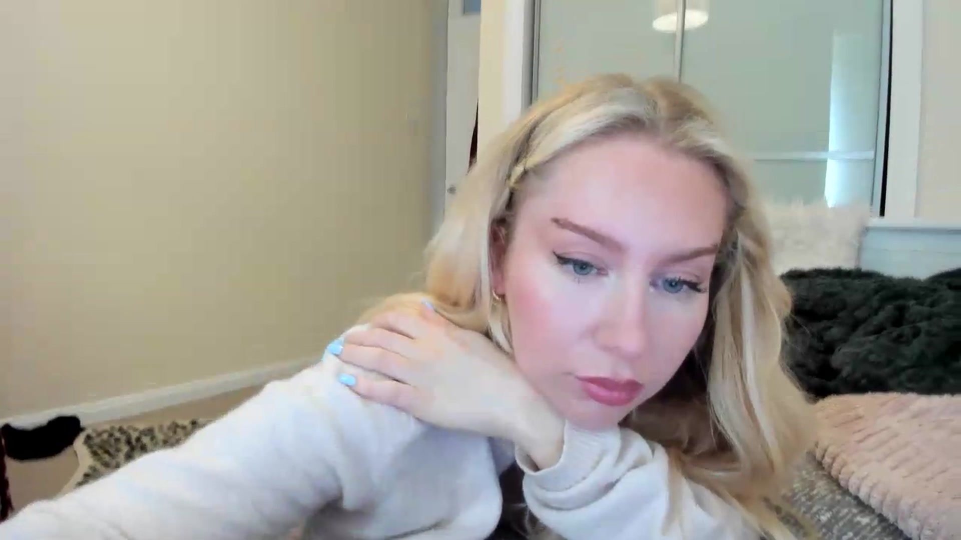 Gallery image thumbnail from pixelatedgirl's myfreecams stream on, 07/16/2026, 15:35 image 12 of 20