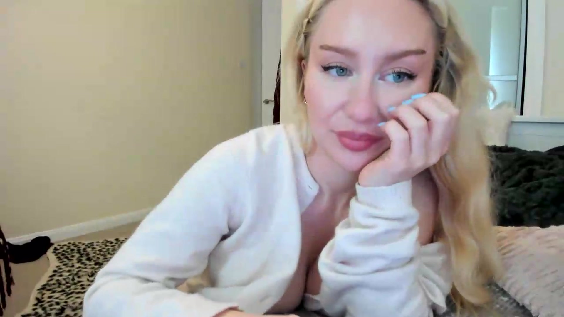 Gallery image thumbnail from pixelatedgirl's myfreecams stream on, 07/16/2026, 15:35 image 11 of 20