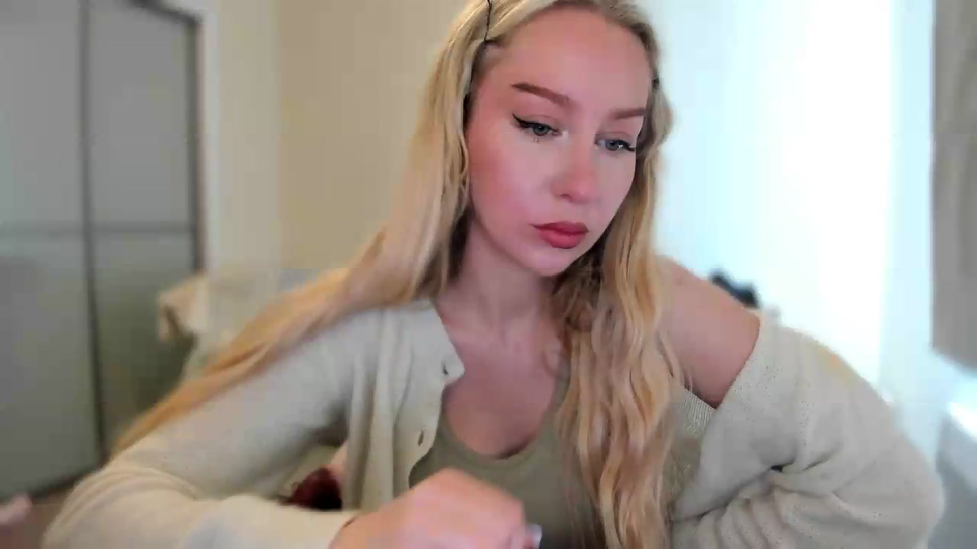 Gallery image thumbnail from pixelatedgirl's myfreecams stream on, 07/17/2026, 11:33 image 19 of 20
