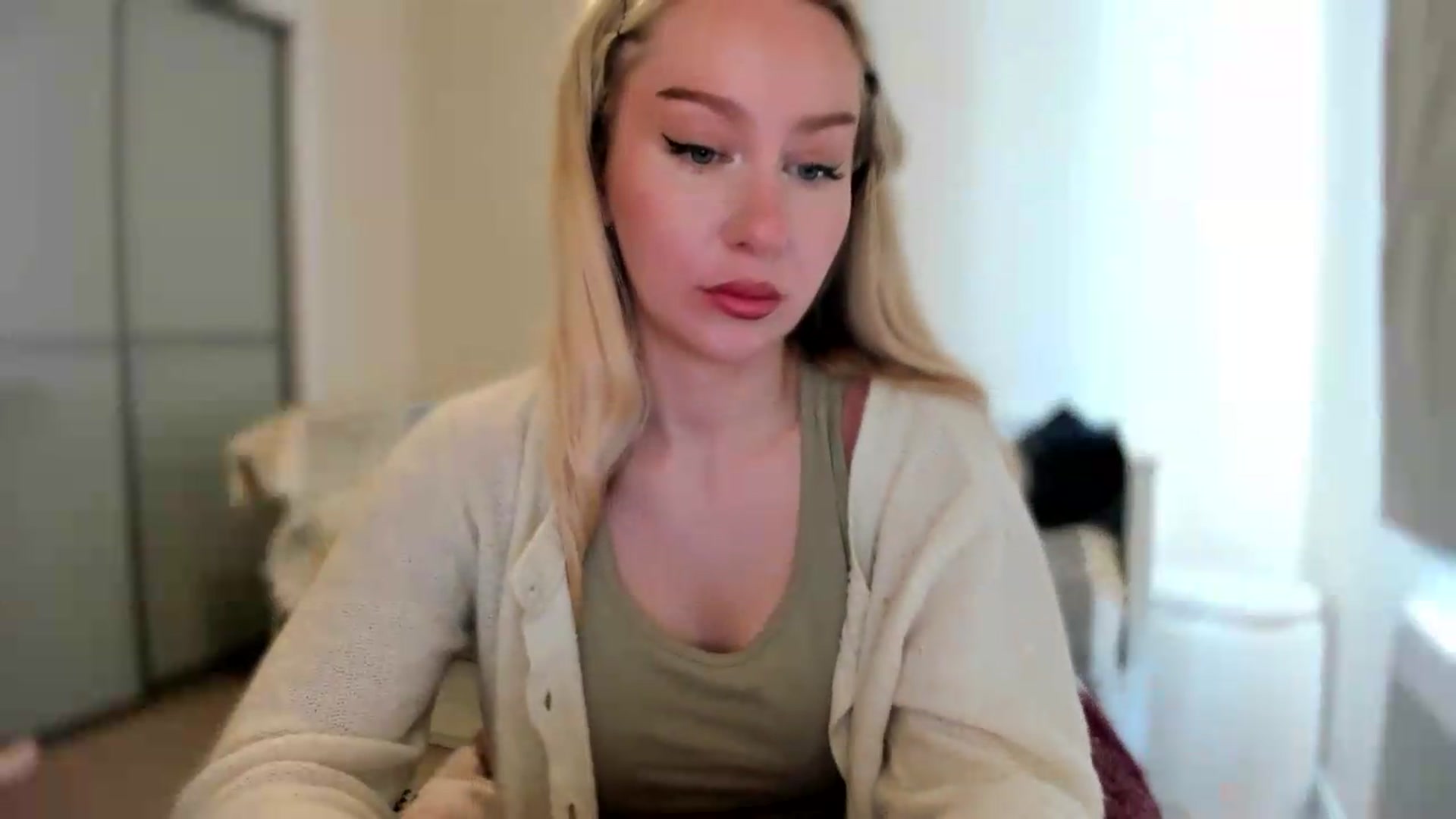 Gallery image thumbnail from pixelatedgirl's myfreecams stream on, 07/17/2026, 11:33 image 9 of 20