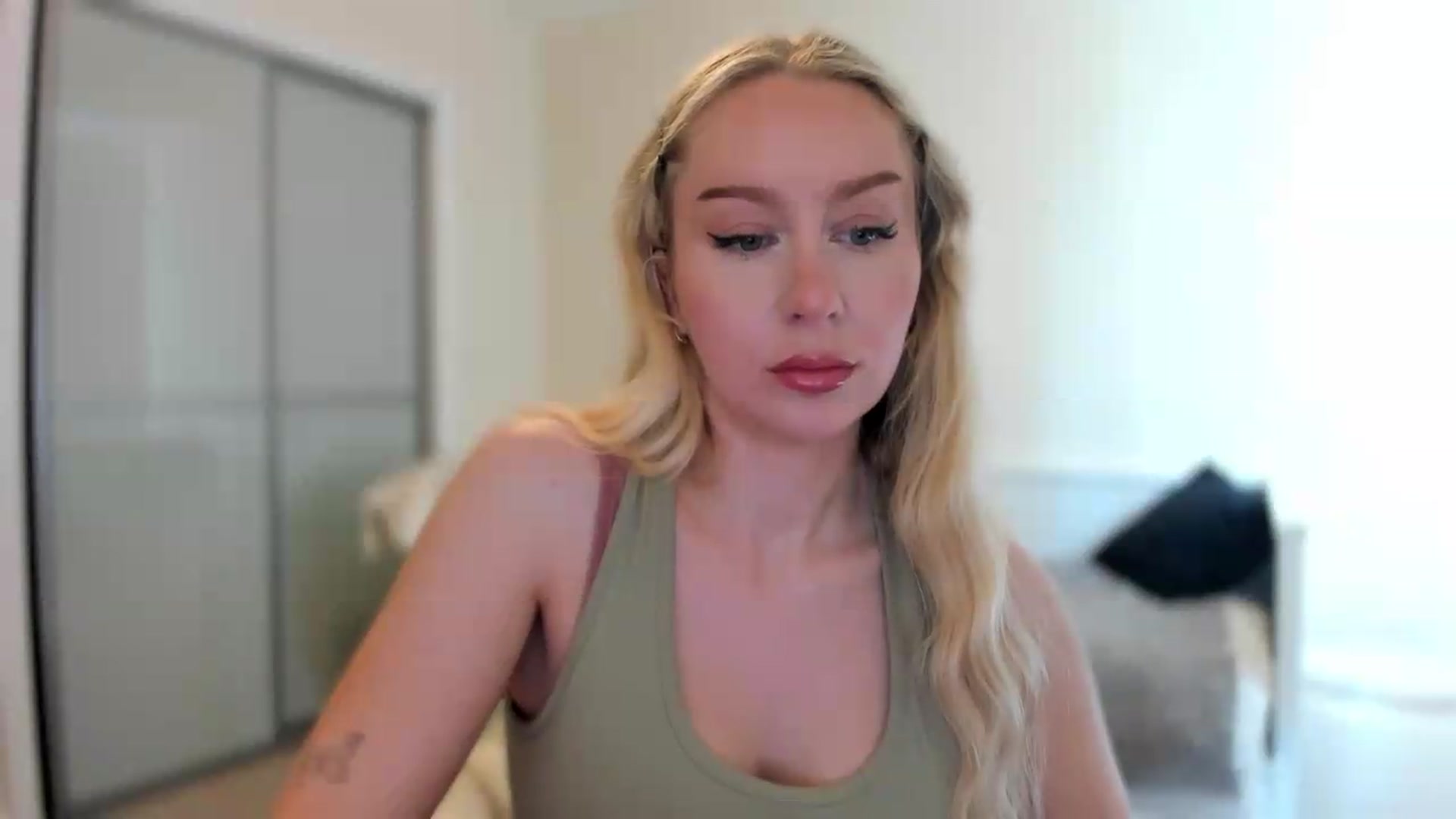 Gallery image thumbnail from pixelatedgirl's myfreecams stream on, 07/17/2026, 13:05 image 20 of 20