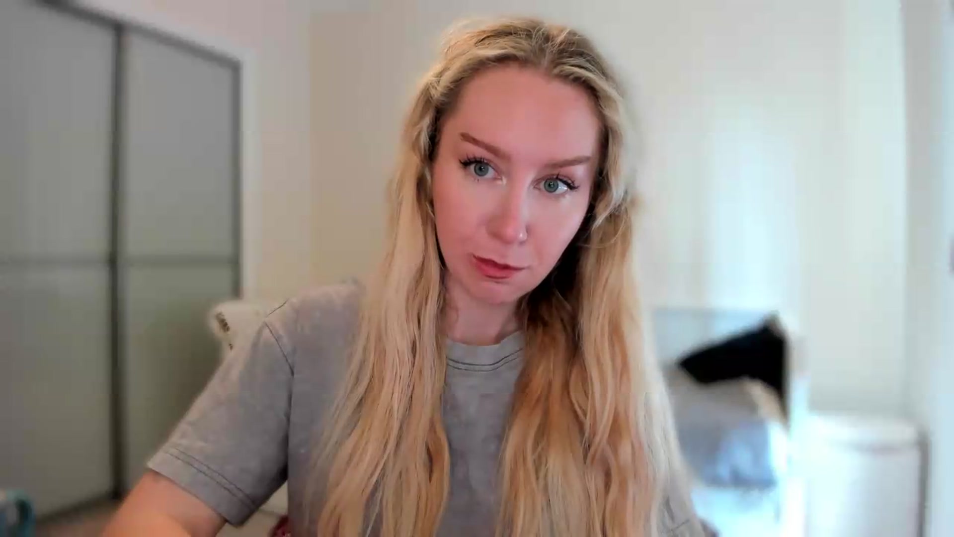 Gallery image thumbnail from pixelatedgirl's myfreecams stream on, 07/18/2026, 14:44 image 2 of 20