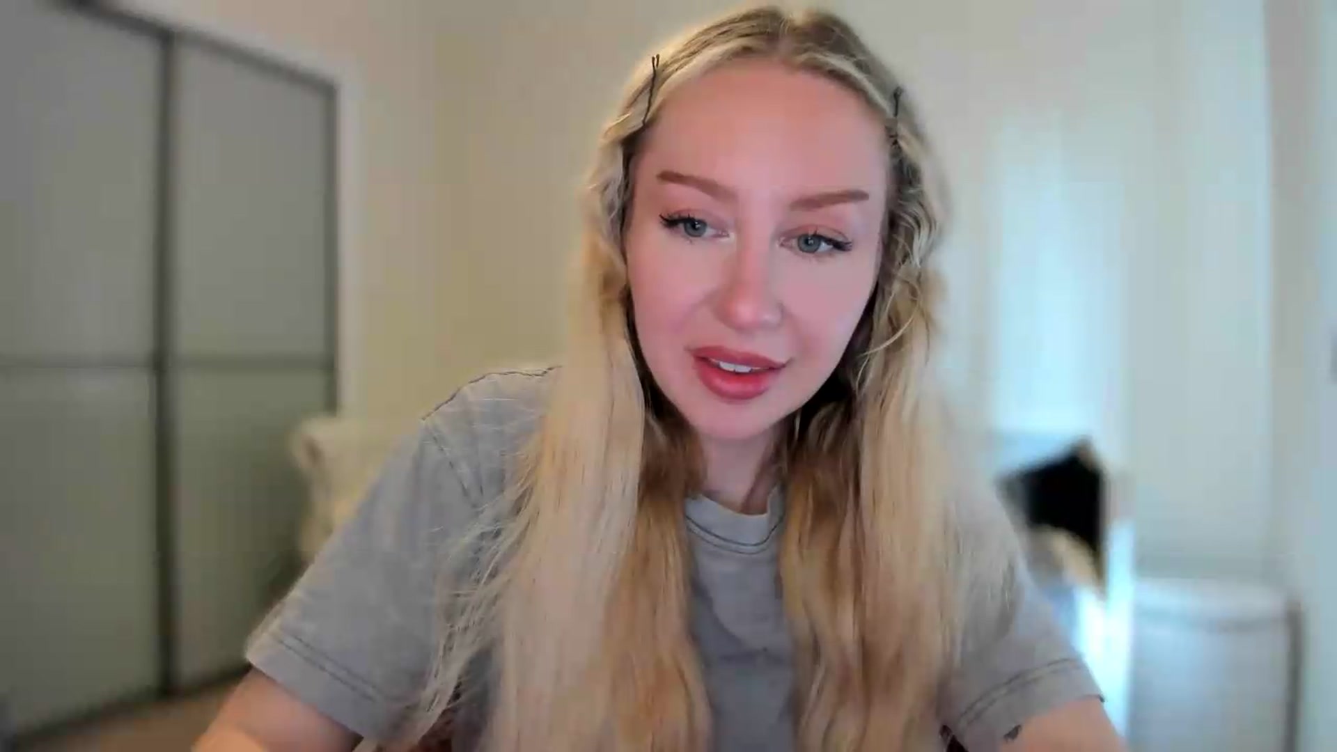 Gallery image thumbnail from pixelatedgirl's myfreecams stream on, 07/18/2026, 14:44 image 12 of 20