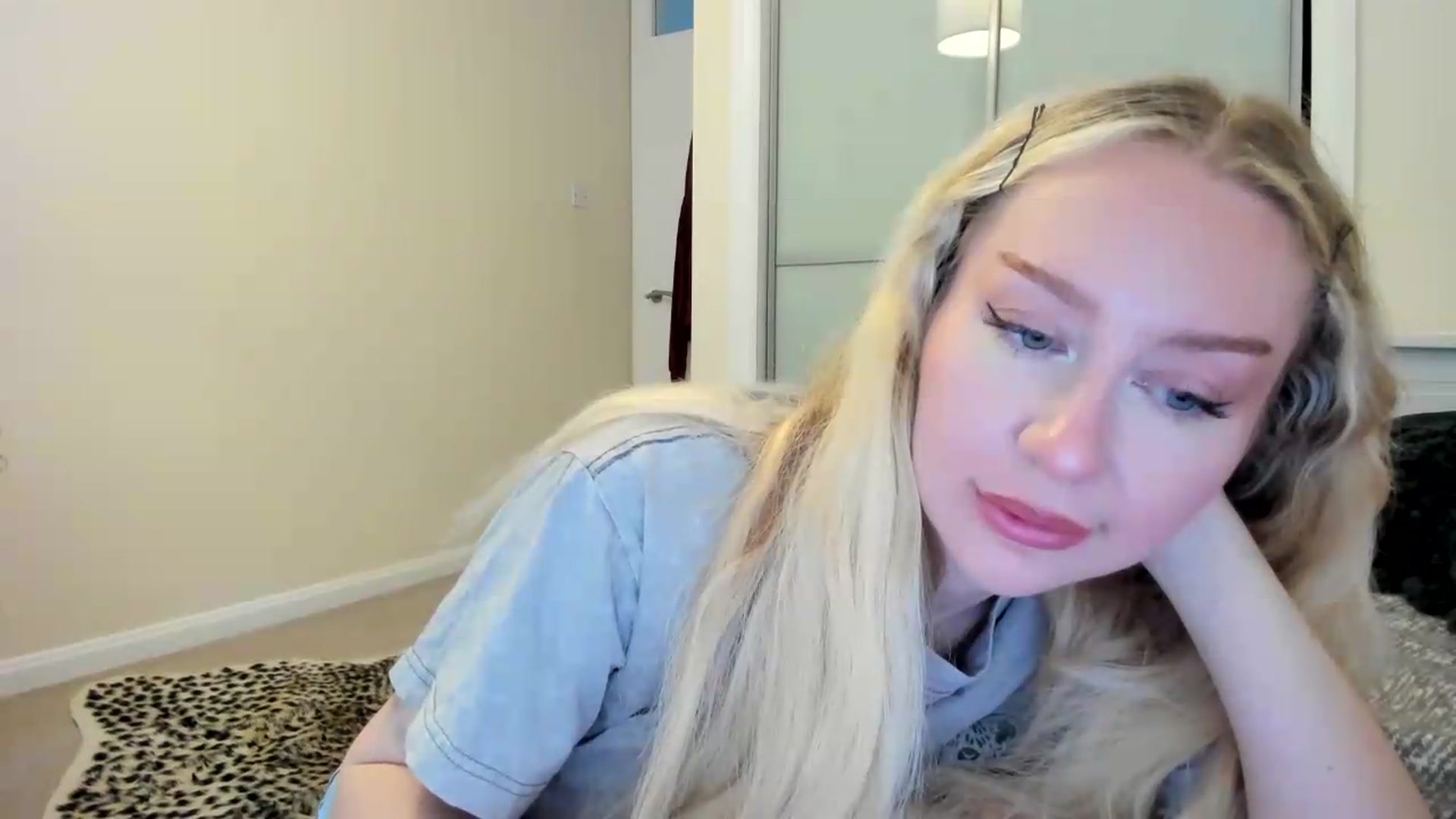 Gallery image thumbnail from pixelatedgirl's myfreecams stream on, 07/18/2026, 14:44 image 19 of 20