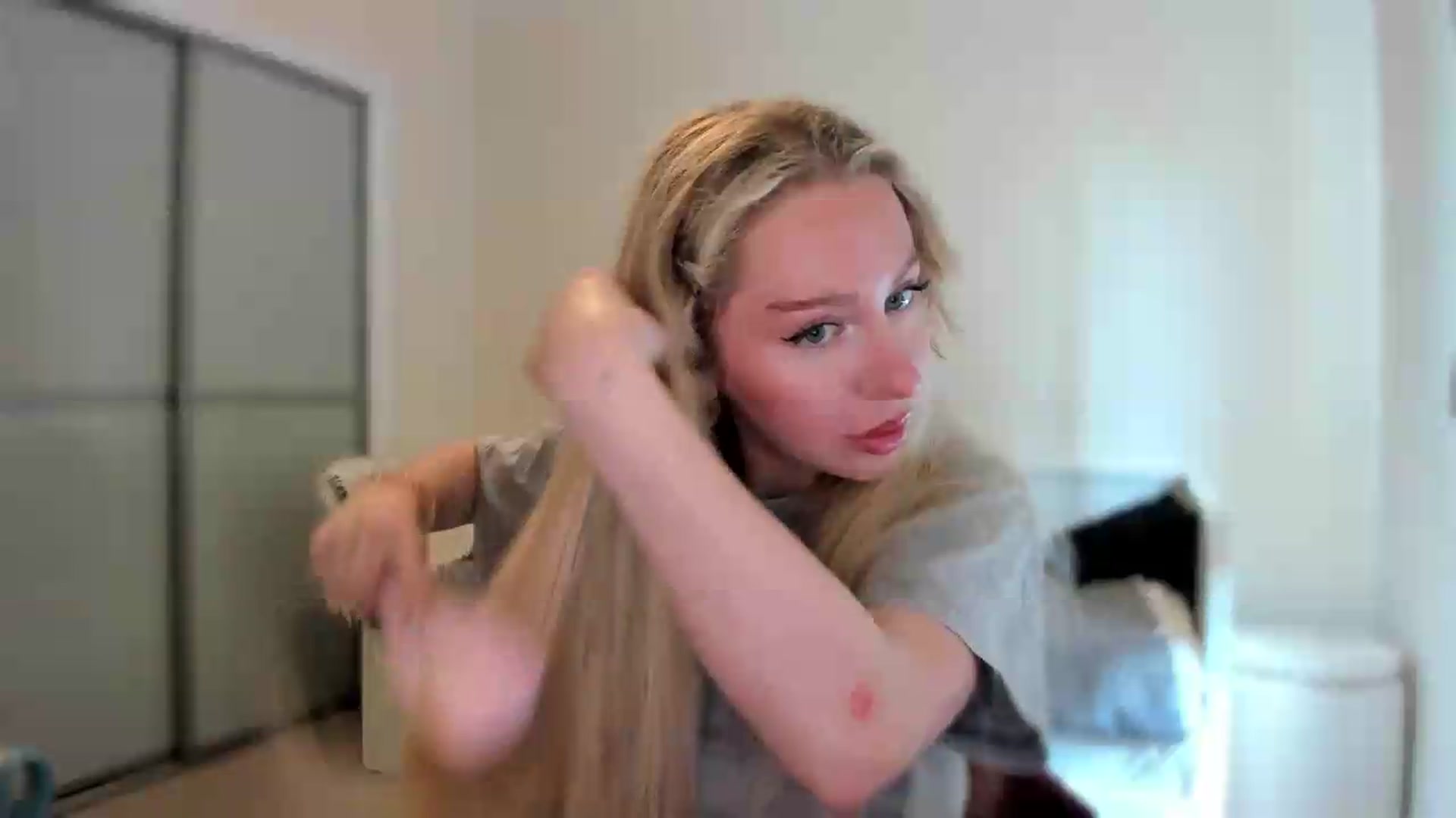 Gallery image thumbnail from pixelatedgirl's myfreecams stream on, 07/18/2026, 14:44 image 4 of 20