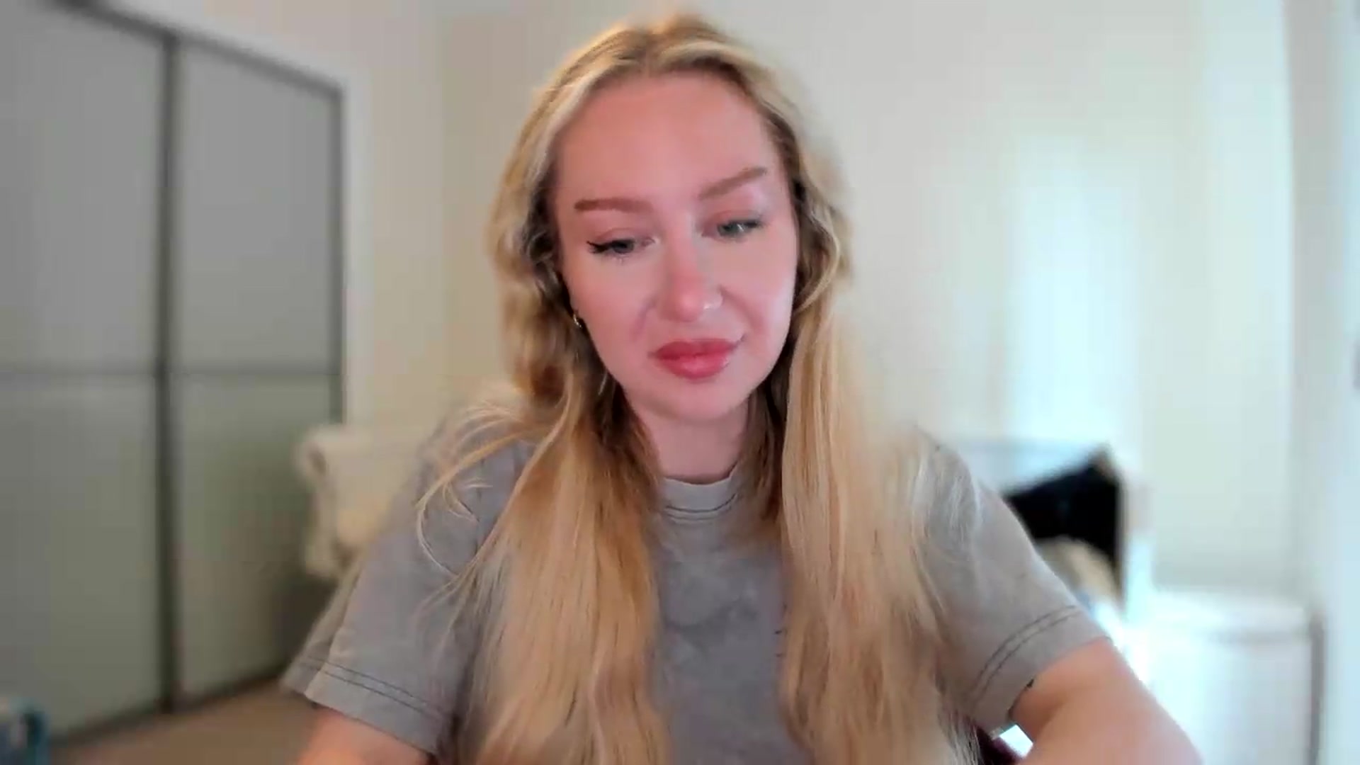 Gallery image thumbnail from pixelatedgirl's myfreecams stream on, 07/18/2026, 14:44 image 5 of 20