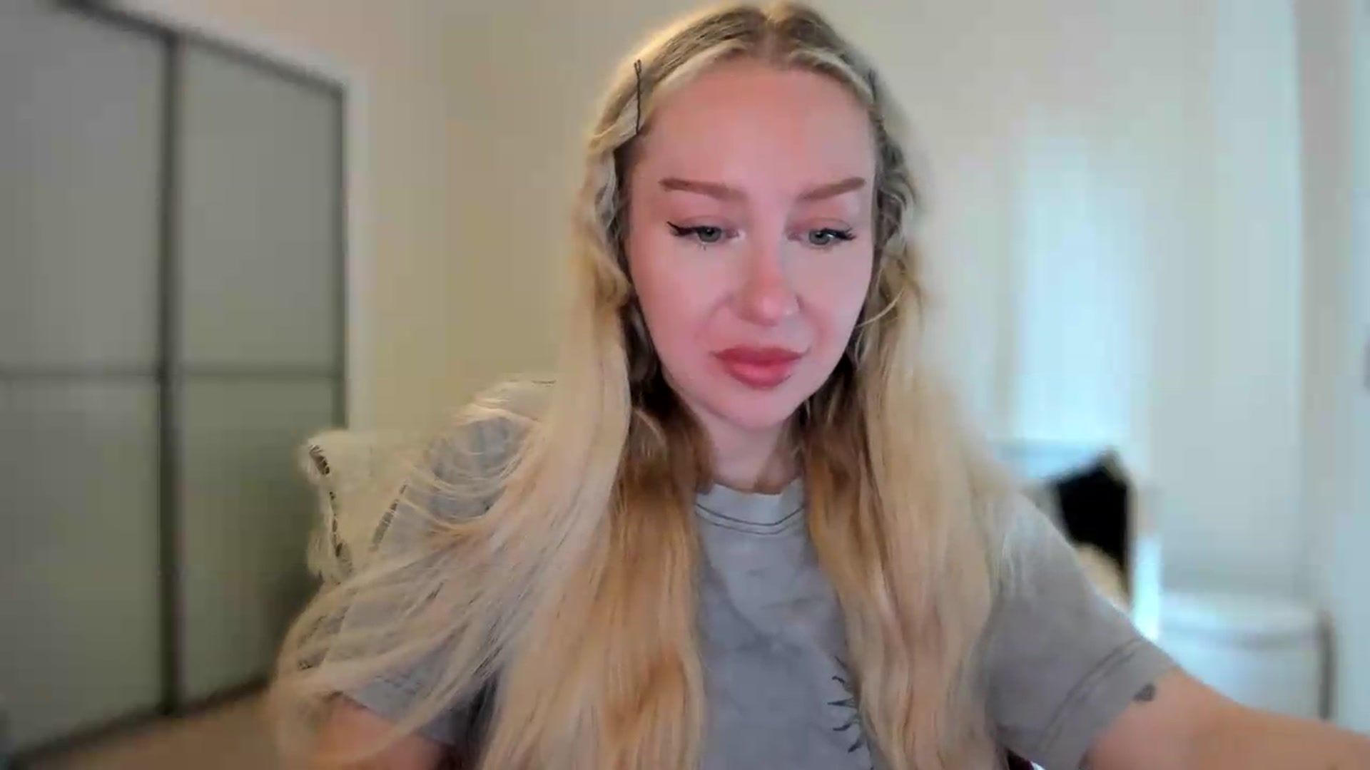 Gallery image thumbnail from pixelatedgirl's myfreecams stream on, 07/18/2026, 14:44 image 11 of 20