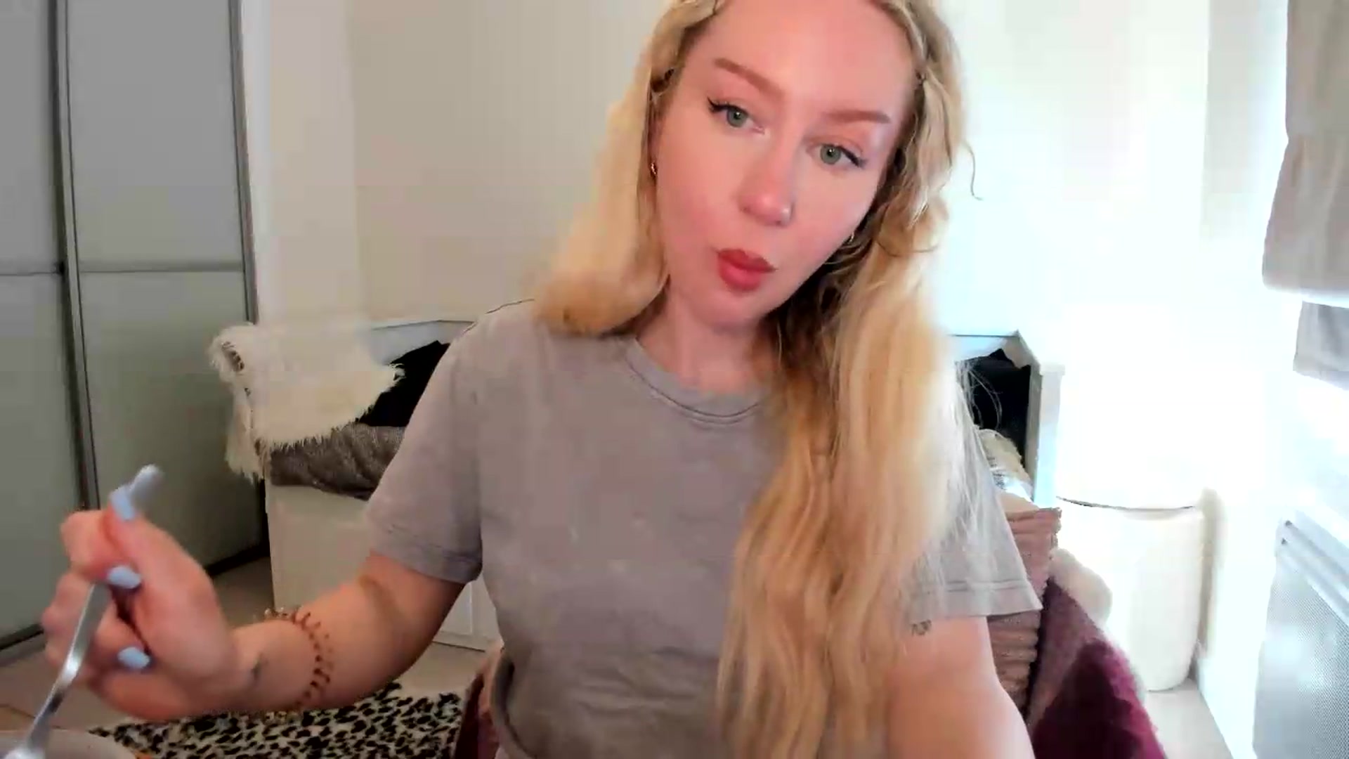 Gallery image thumbnail from pixelatedgirl's myfreecams stream on, 07/18/2026, 15:48 image 9 of 20