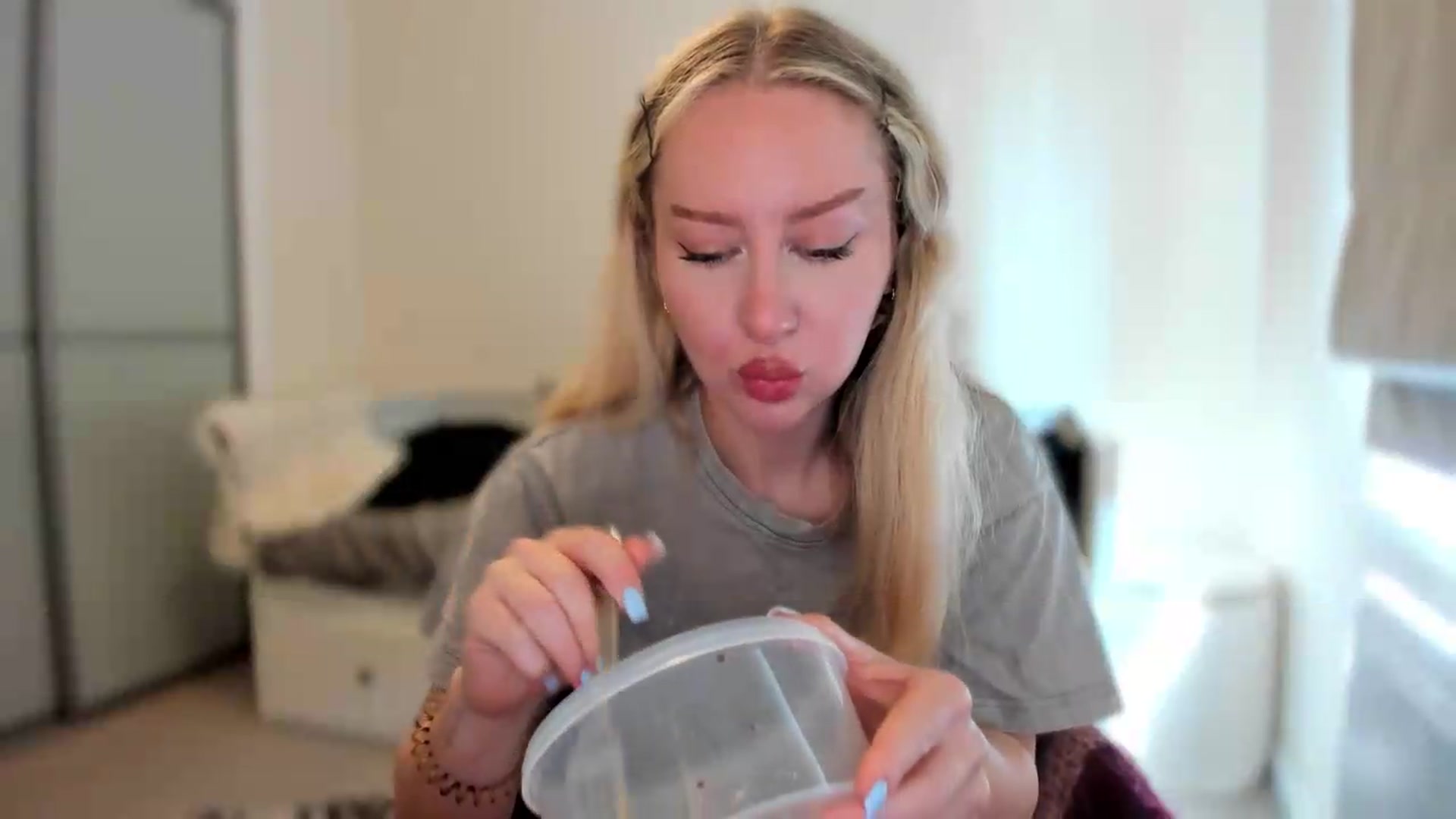 Gallery image thumbnail from pixelatedgirl's myfreecams stream on, 07/18/2026, 15:48 image 14 of 20
