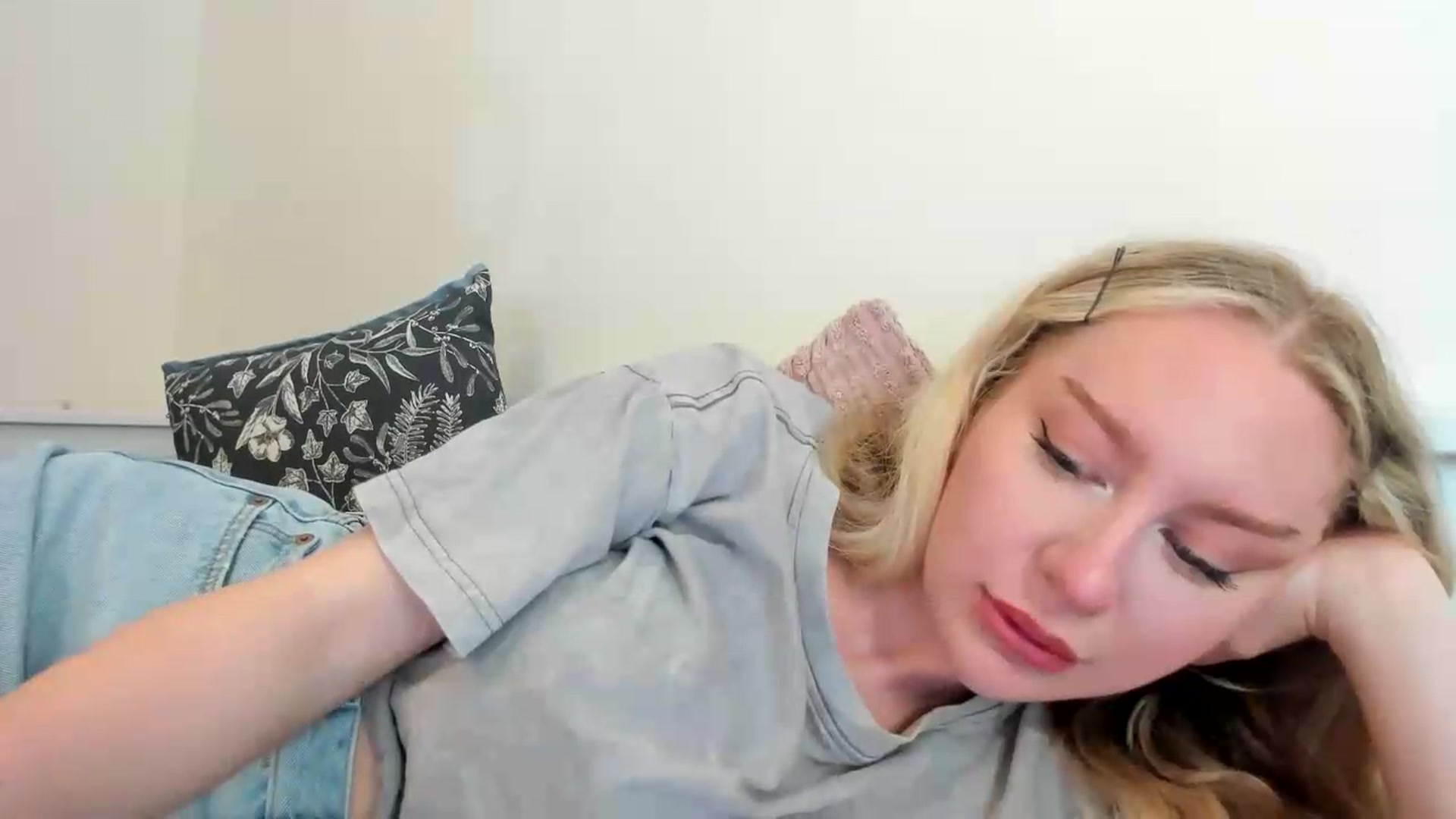 Gallery image thumbnail from pixelatedgirl's myfreecams stream on, 07/18/2026, 15:48 image 2 of 20