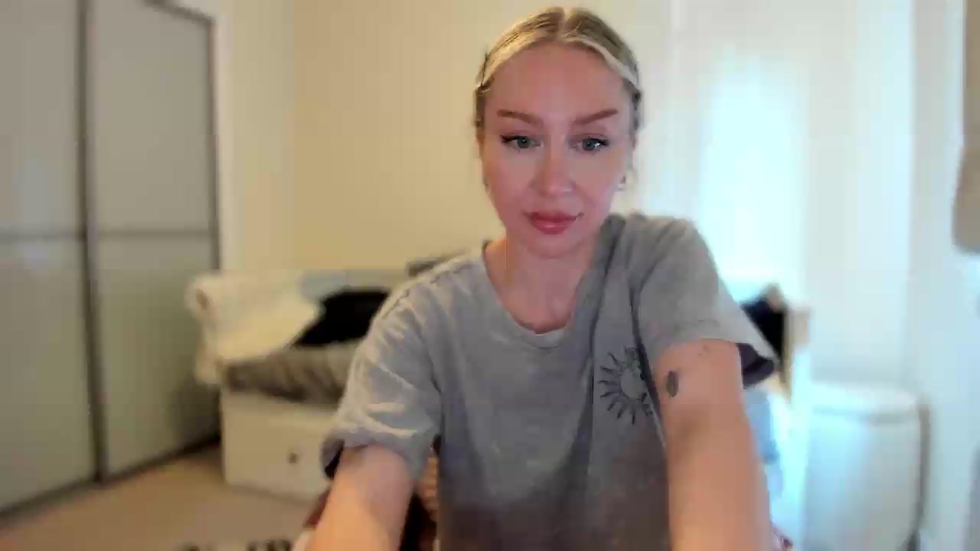 Gallery image thumbnail from pixelatedgirl's myfreecams stream on, 07/18/2026, 17:03 image 1 of 20