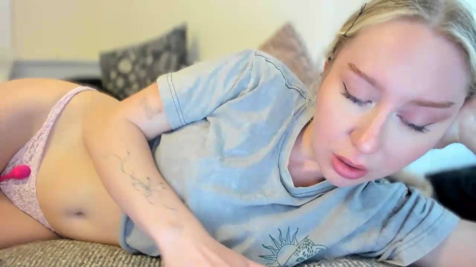 Gallery image thumbnail from pixelatedgirl's myfreecams stream on, 07/18/2026, 17:03 image 14 of 20