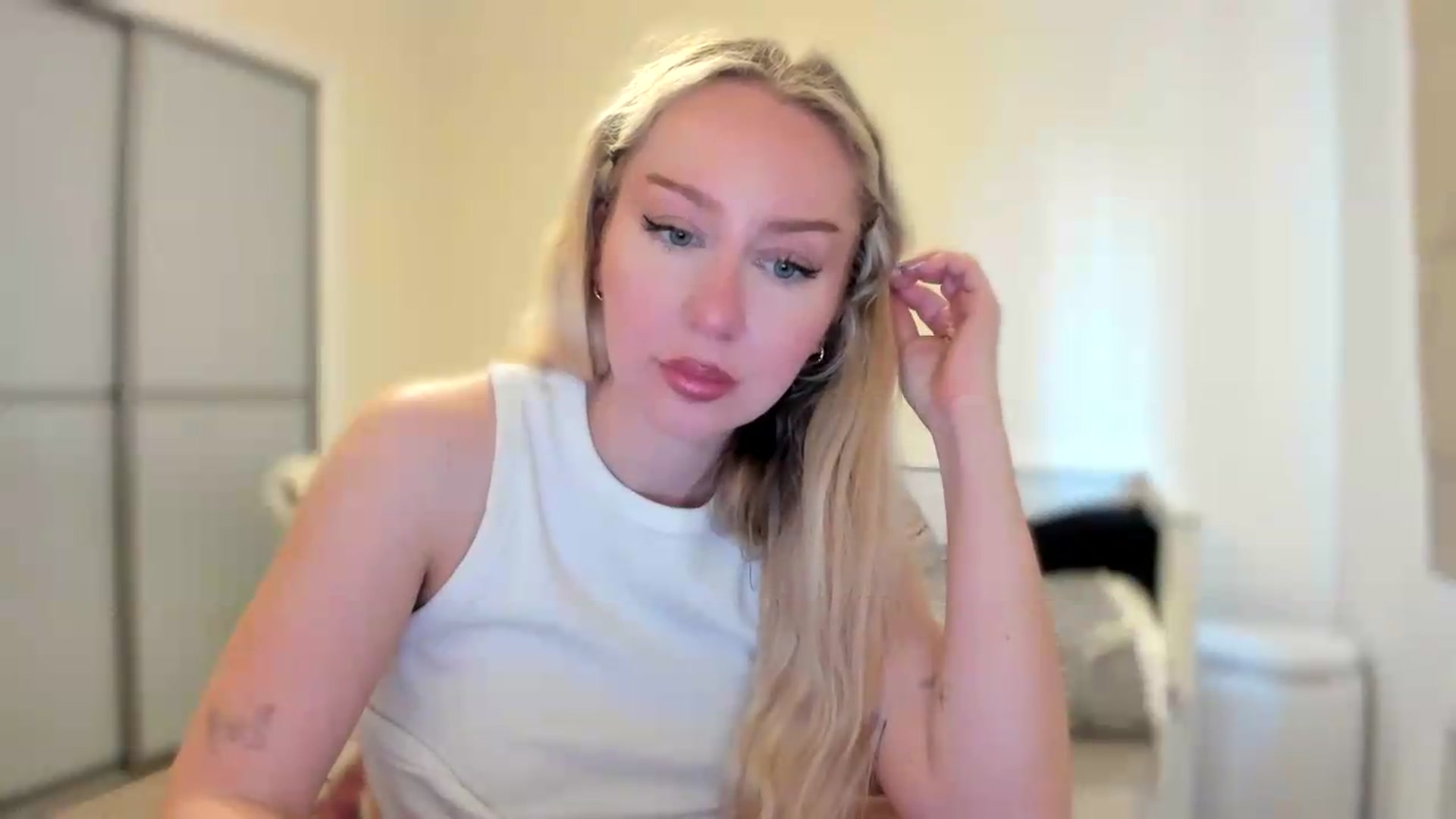 Gallery image thumbnail from pixelatedgirl's myfreecams stream on, 07/18/2026, 19:52 image 6 of 20
