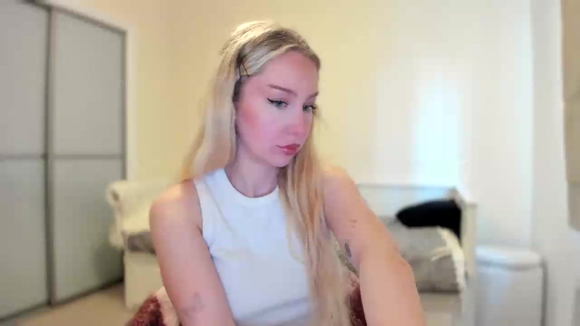 Gallery image thumbnail from pixelatedgirl's myfreecams stream on, 07/18/2026, 19:52 image 3 of 20